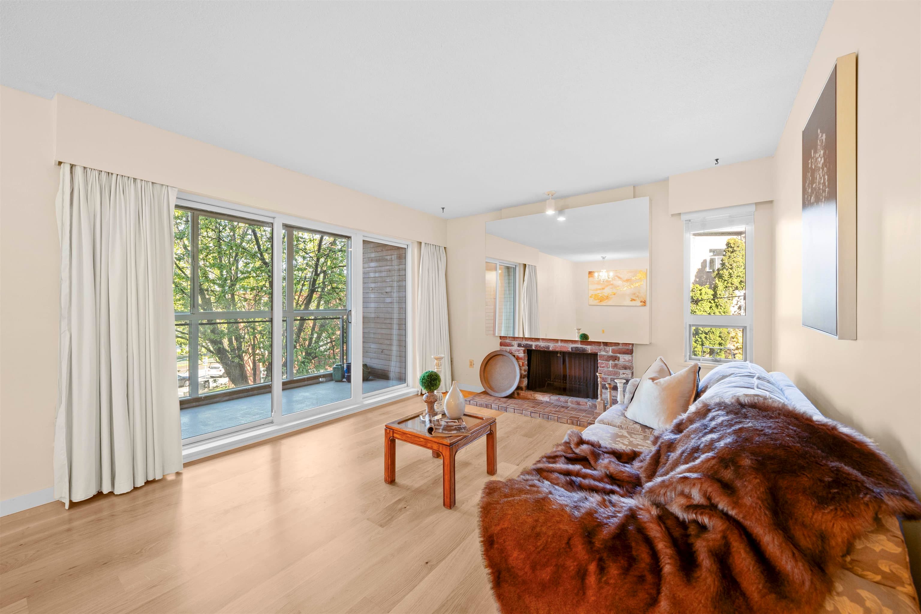 303 - 2410 Cornwall Avenue, Vancouver, V6K 1B8 — photo 3