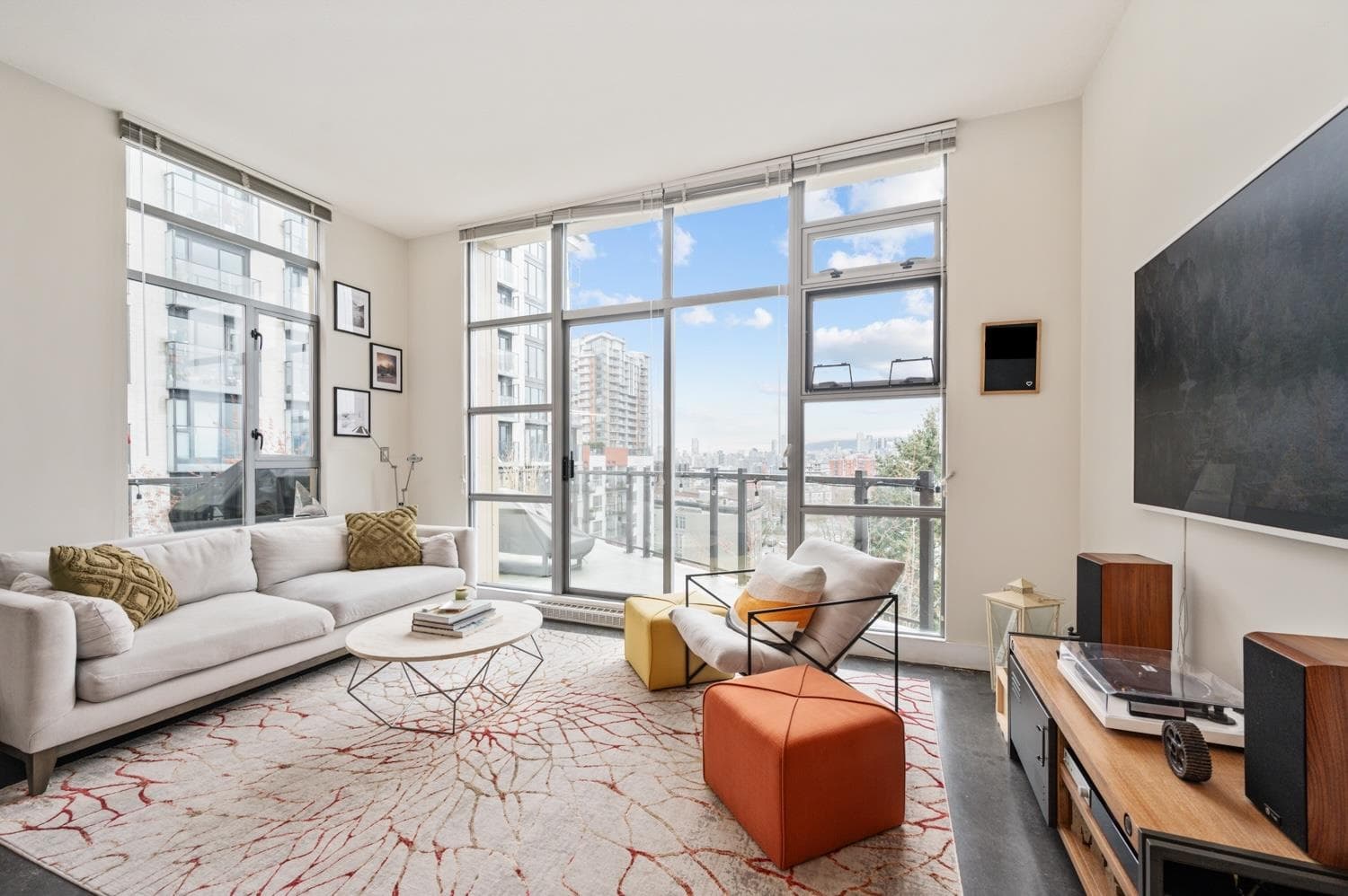 606 - 2635 Prince Edward Street, Vancouver, V5T 4V7 — photo 1