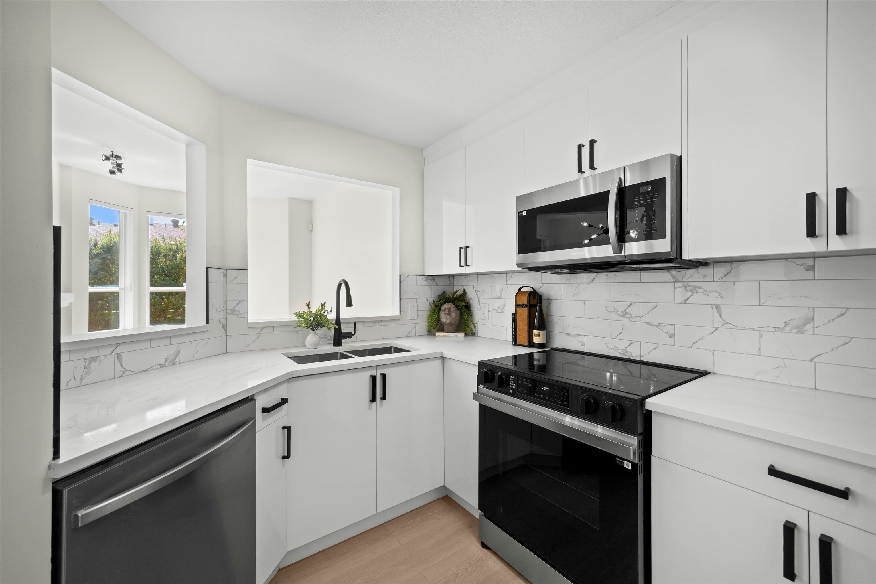 125 - 9979 140 Street, Surrey, V3T 5W2 — photo 3