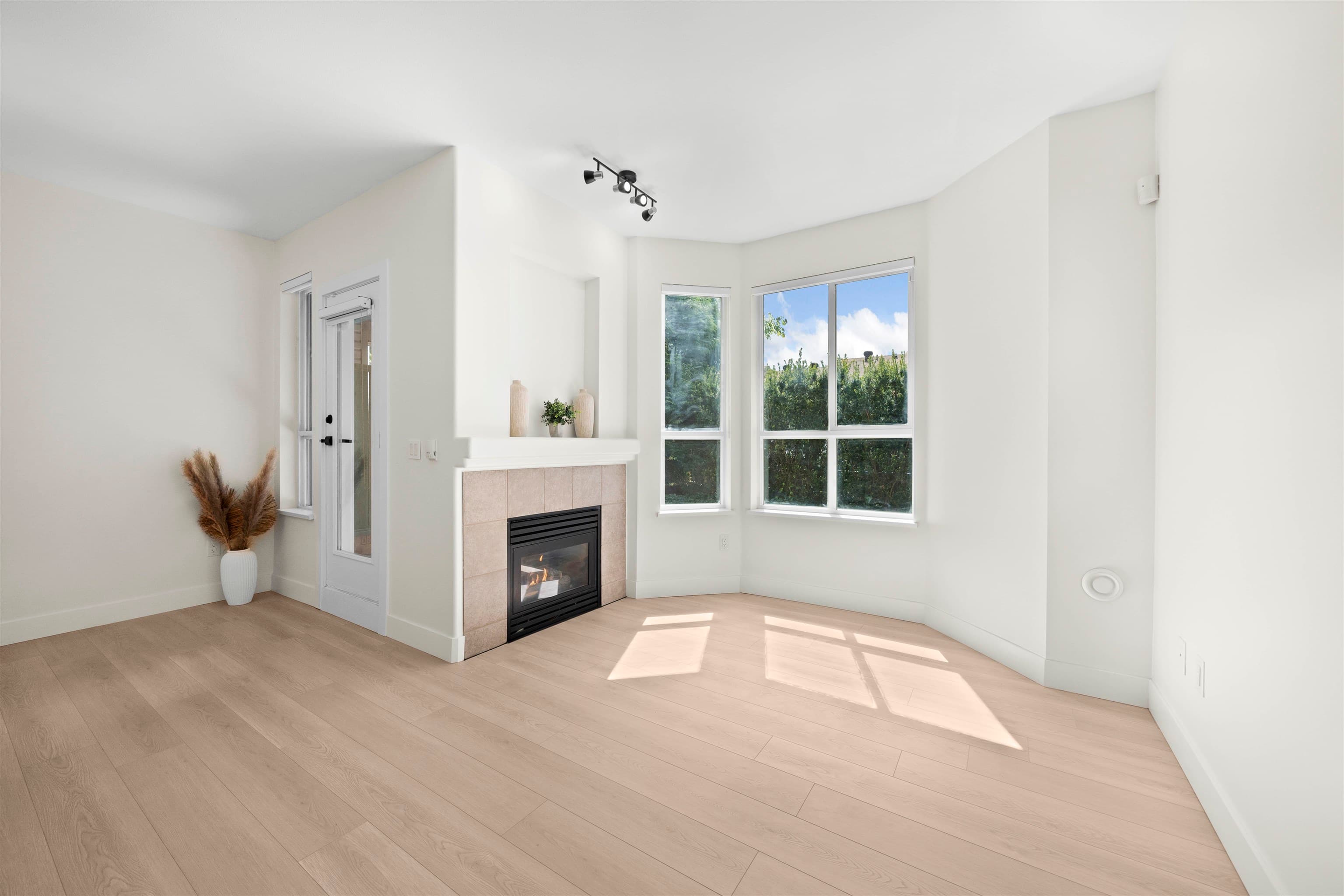125 - 9979 140 Street, Surrey, V3T 5W2 — photo 5