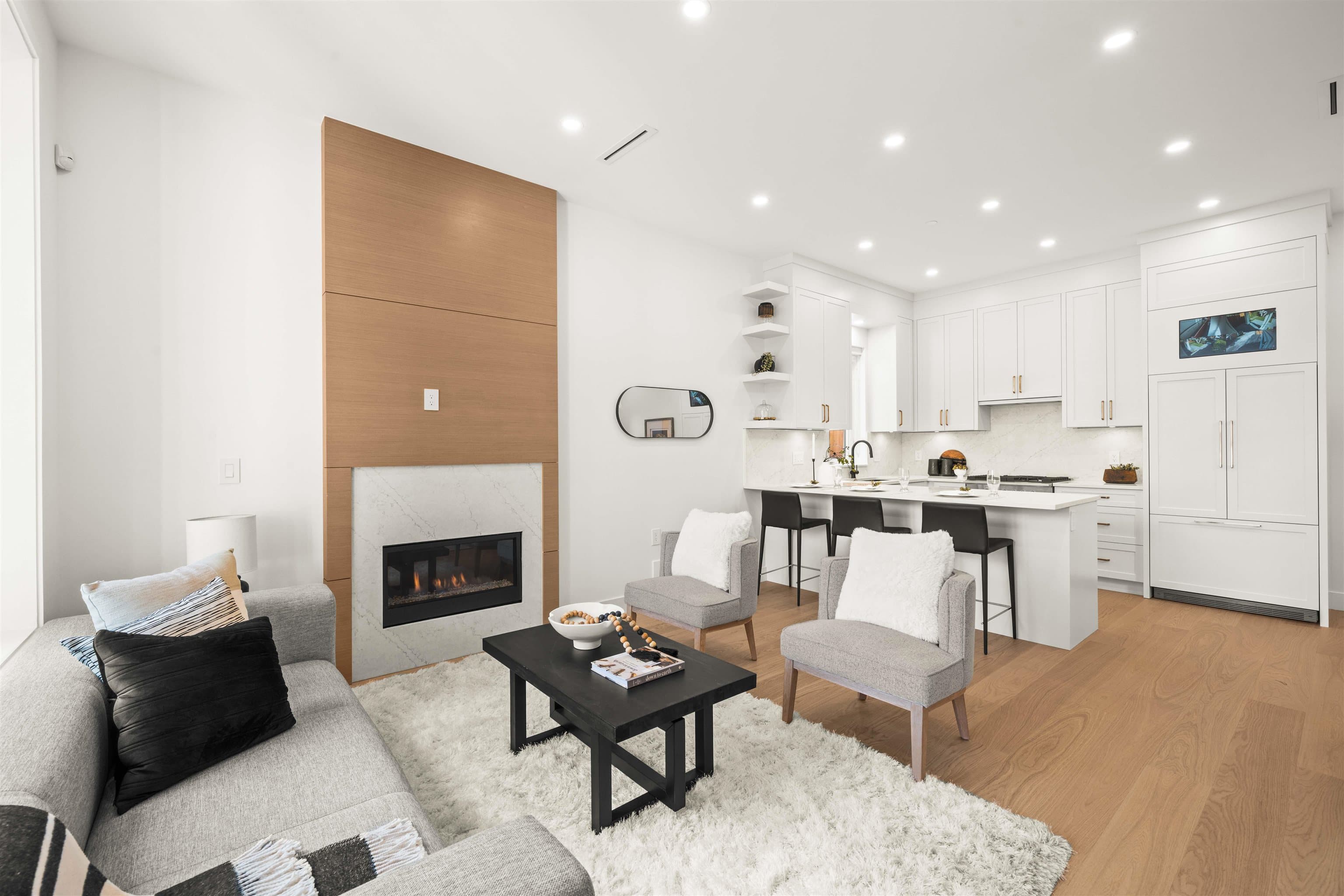 1 - 312 E 40th Avenue, Vancouver, V5W 1L9 — photo 2
