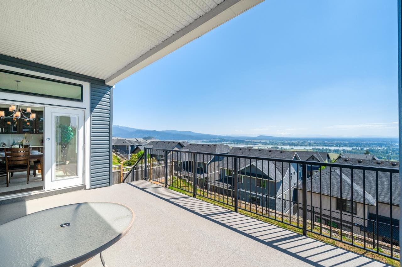 1431 Strawline Hill Street, Coquitlam, V3E 0L6 — photo 5