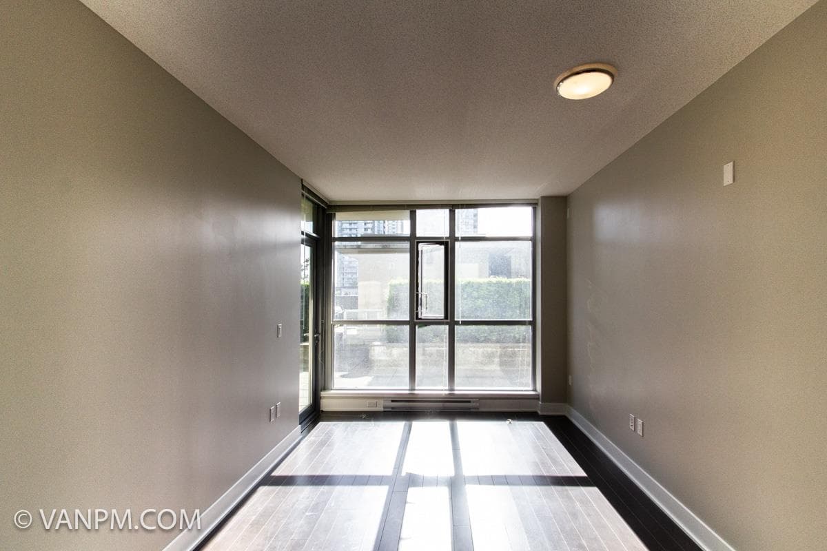 309 - 3008 Glen Drive, Coquitlam, V3B 0J5 — photo 5