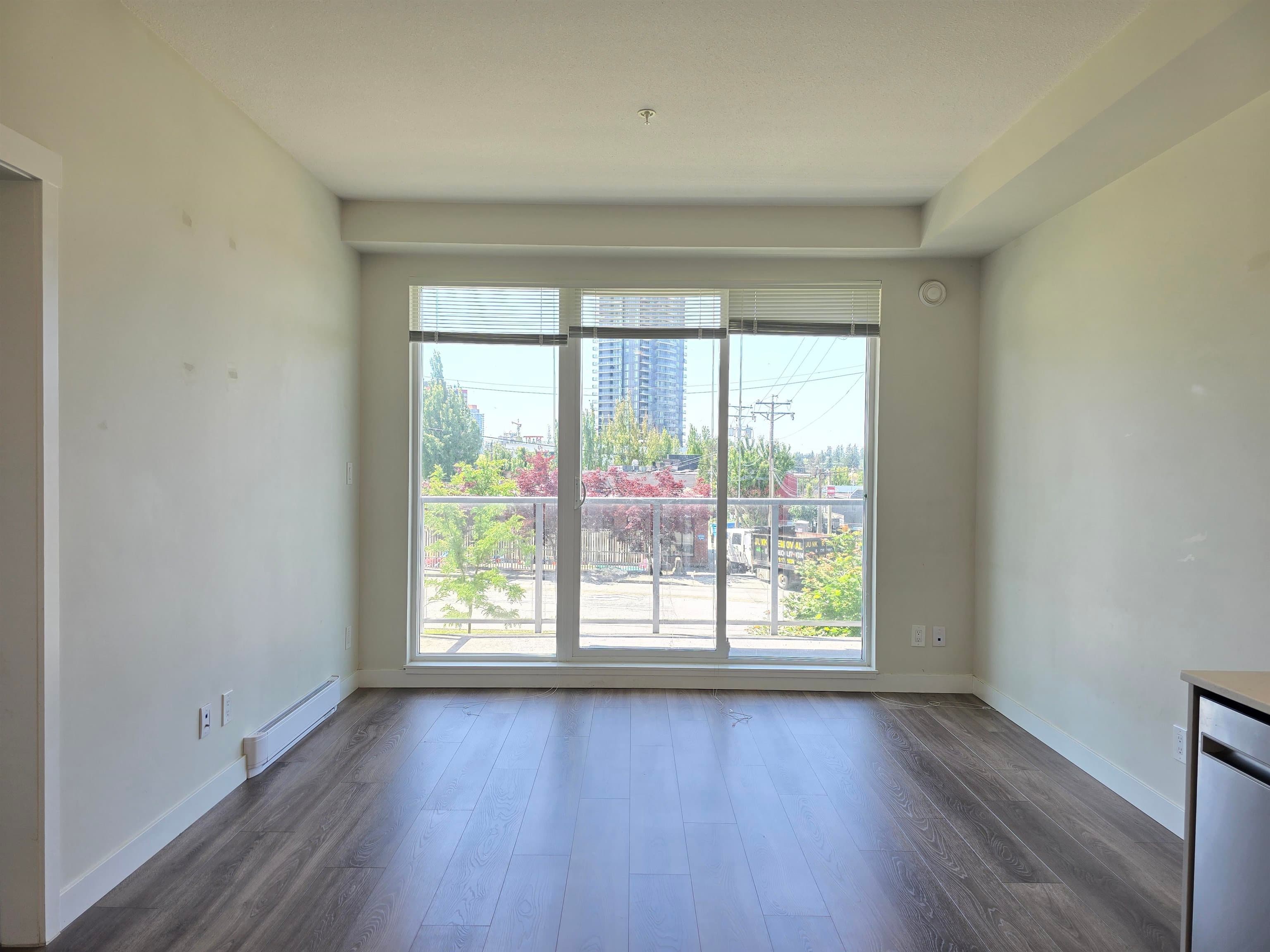 204 - 10838 Whalley Boulevard, Surrey, V3R 0G8 — photo 5