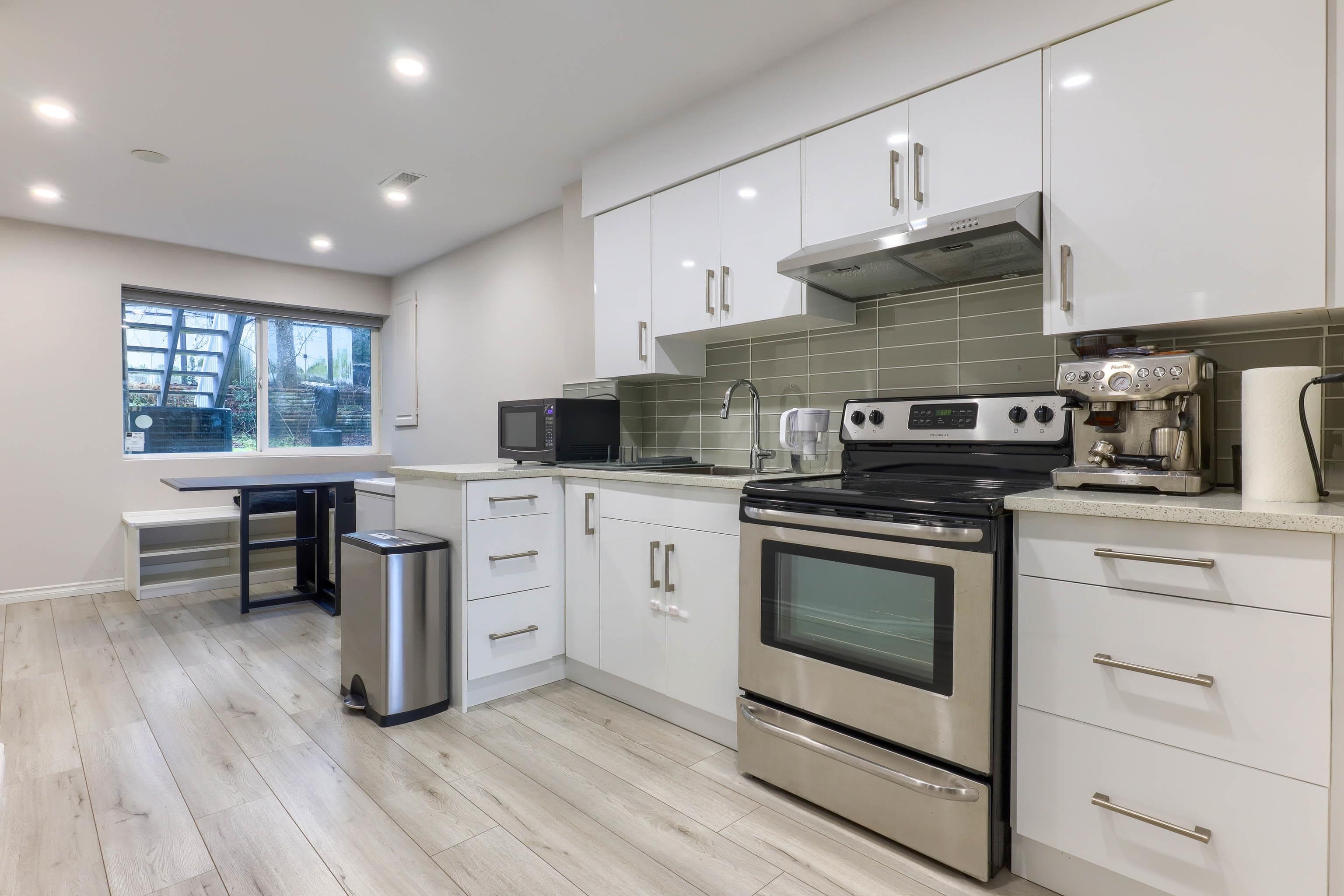 6012 Service Street, Burnaby