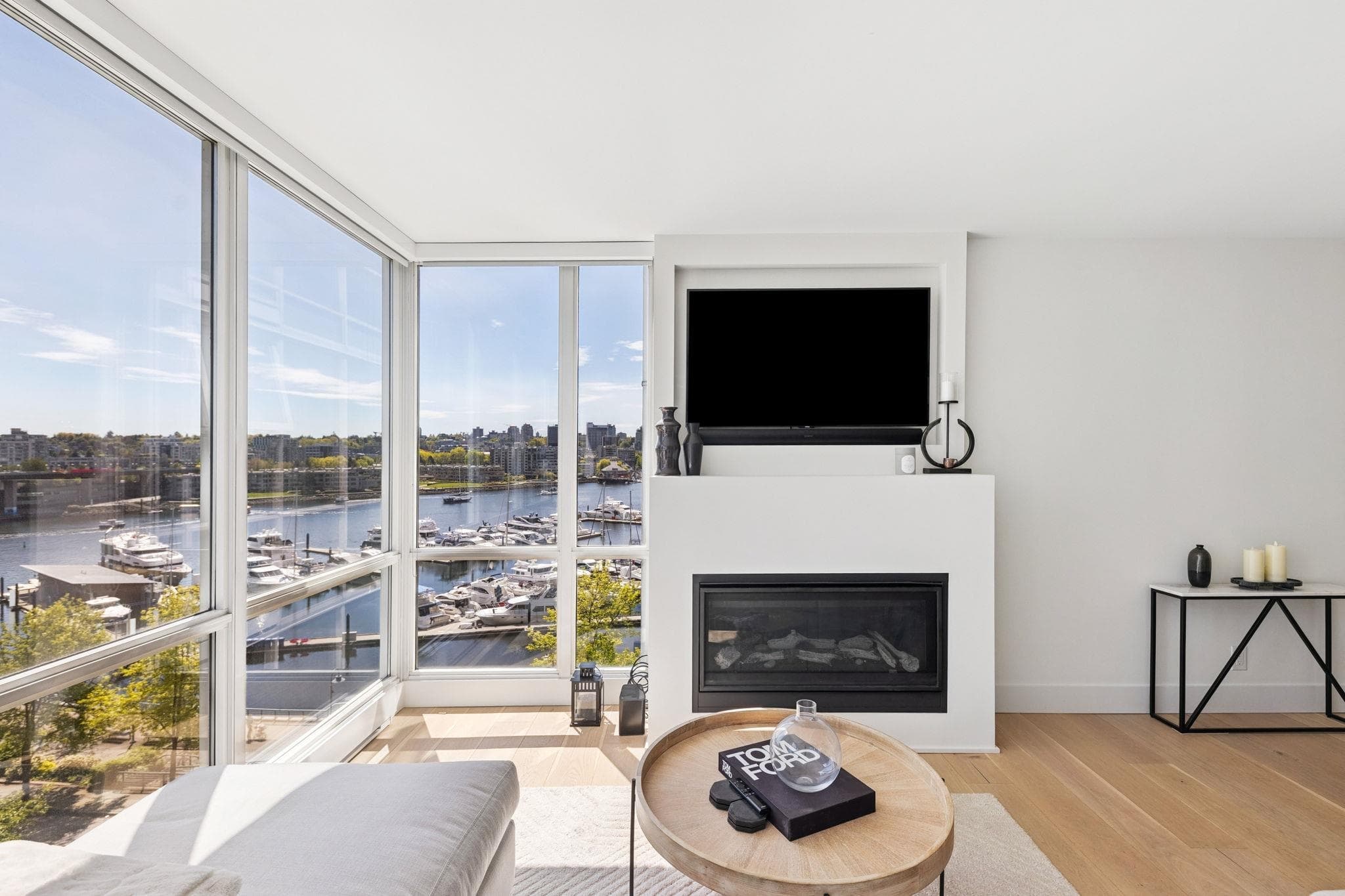 801 - 1077 Marinaside Crescent, Vancouver, V6Z 2Z5 — photo 1