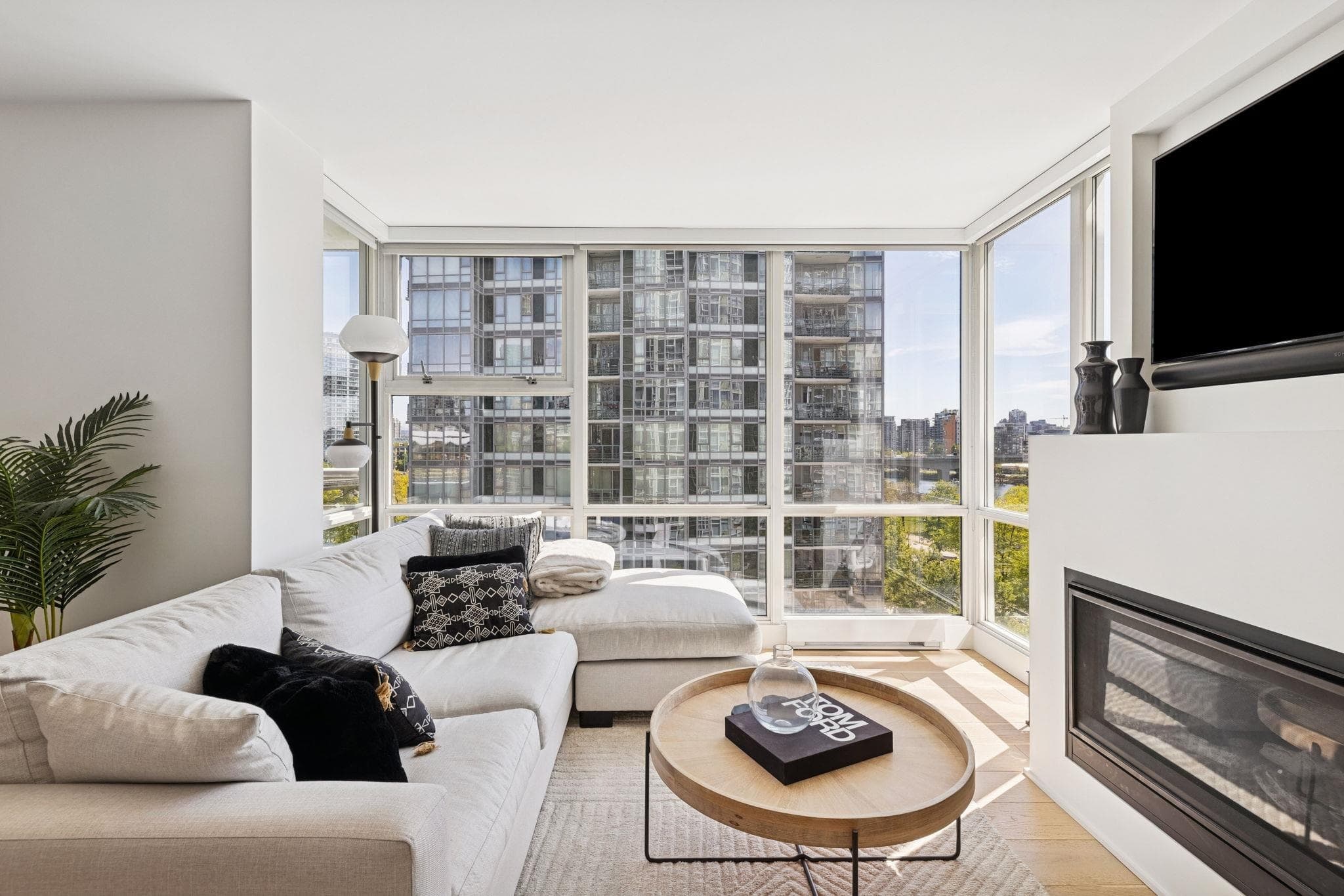 801 - 1077 Marinaside Crescent, Vancouver, V6Z 2Z5 — photo 4