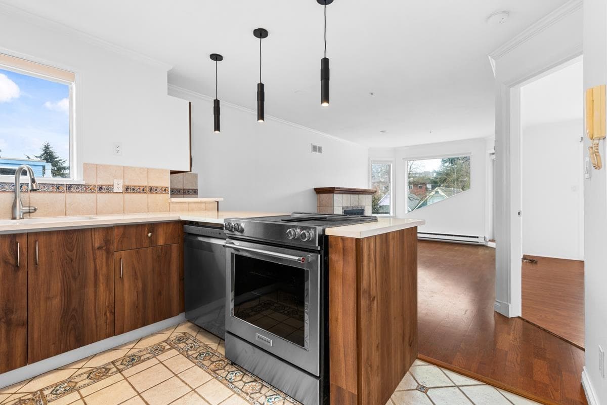 402 - 1959 W 2nd Avenue, Vancouver, V6J 1J2 — photo 2