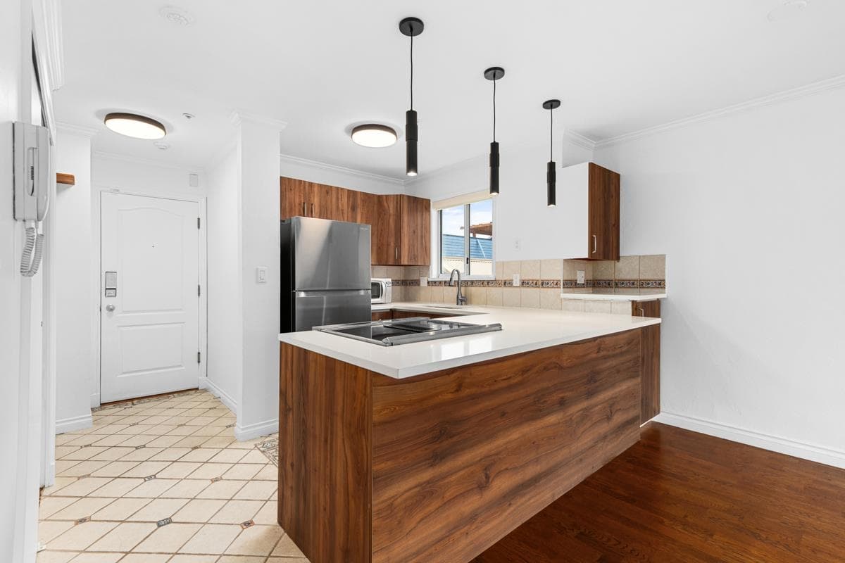 402 - 1959 W 2nd Avenue, Vancouver, V6J 1J2 — photo 4