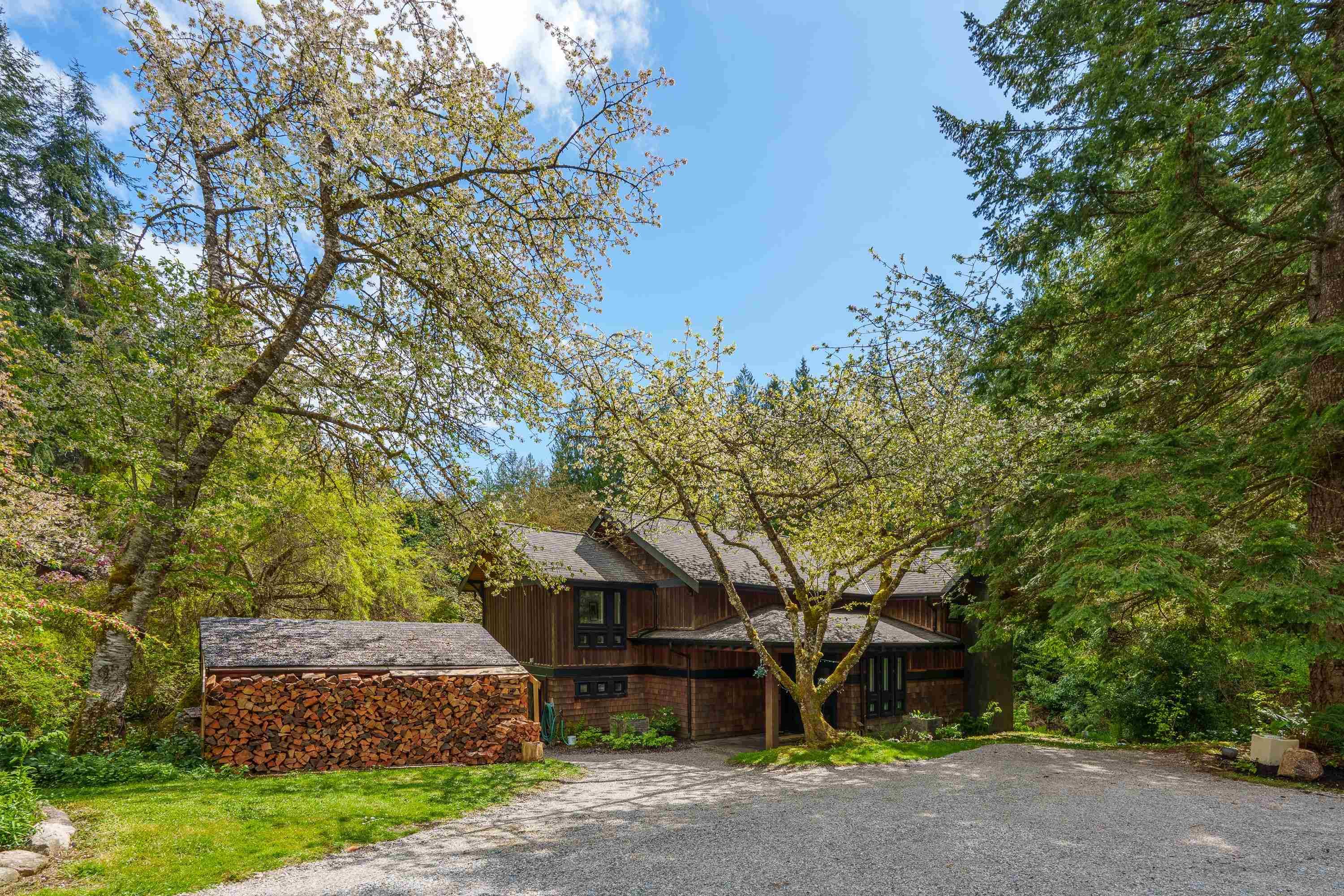 1531 Lockyer Road, Roberts Creek, V0N 2W1 — photo 2