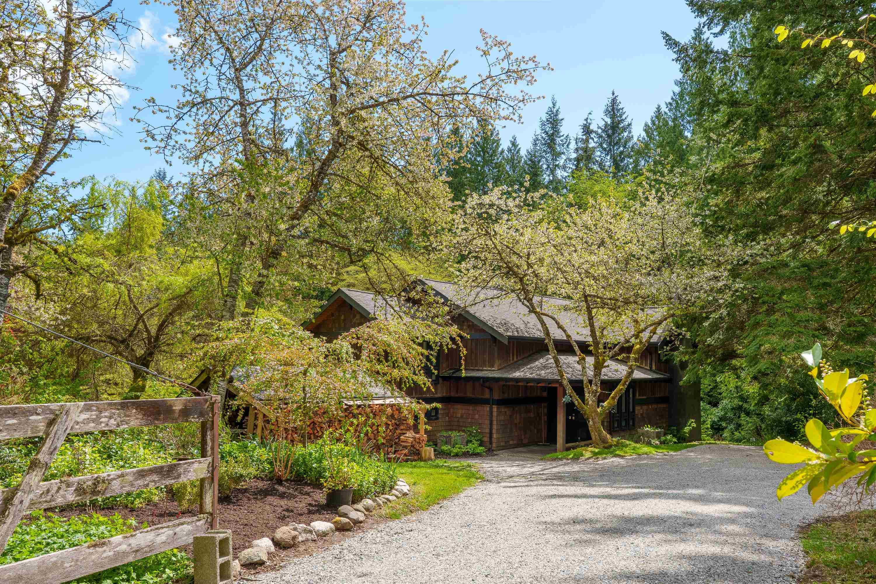 1531 Lockyer Road, Roberts Creek, V0N 2W1 — photo 1