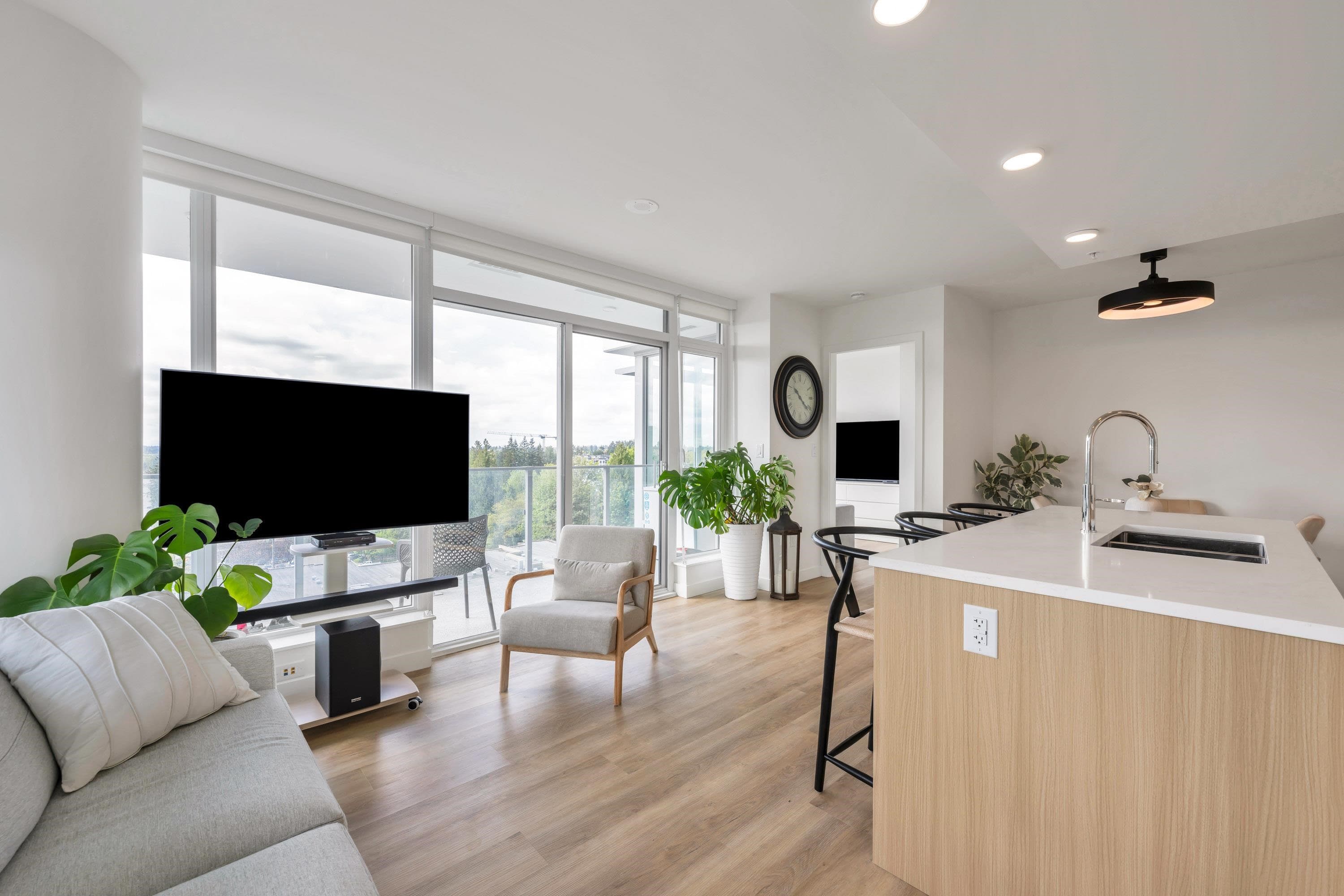 809 - 9675 King George Boulevard, Surrey, V3T 2V3 — photo 5