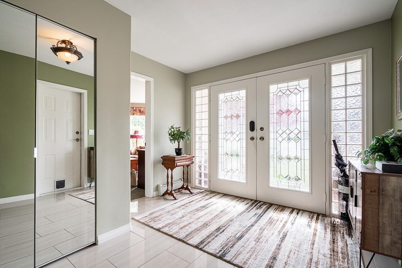 6018 189a Street, Surrey, V3S 8A3 — photo 2