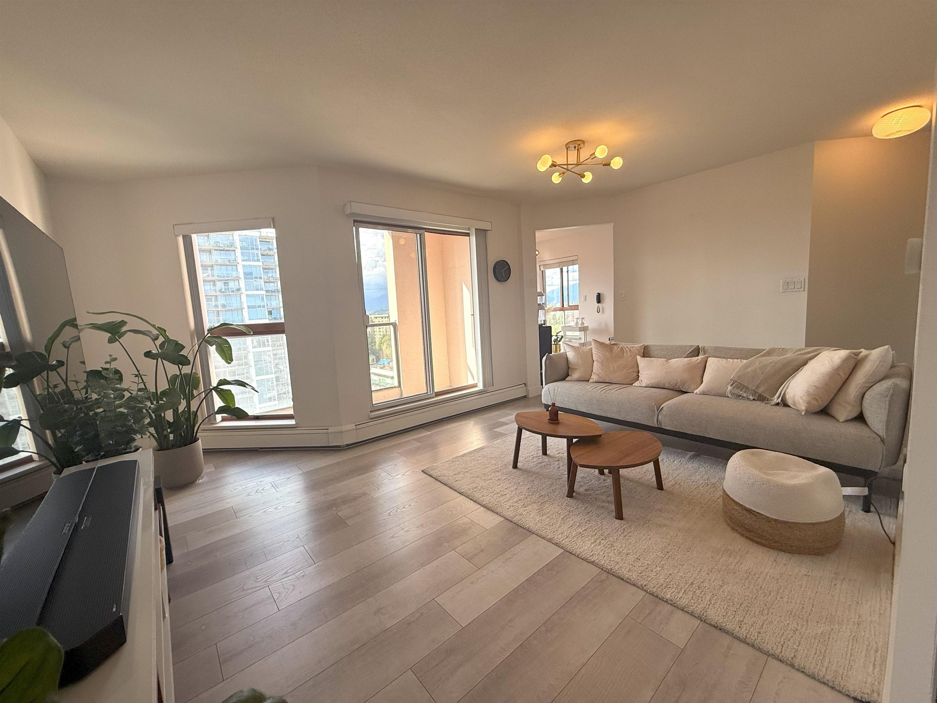 1705 - 612 Fifth Avenue, New Westminster, V3M 1X5 — photo 1