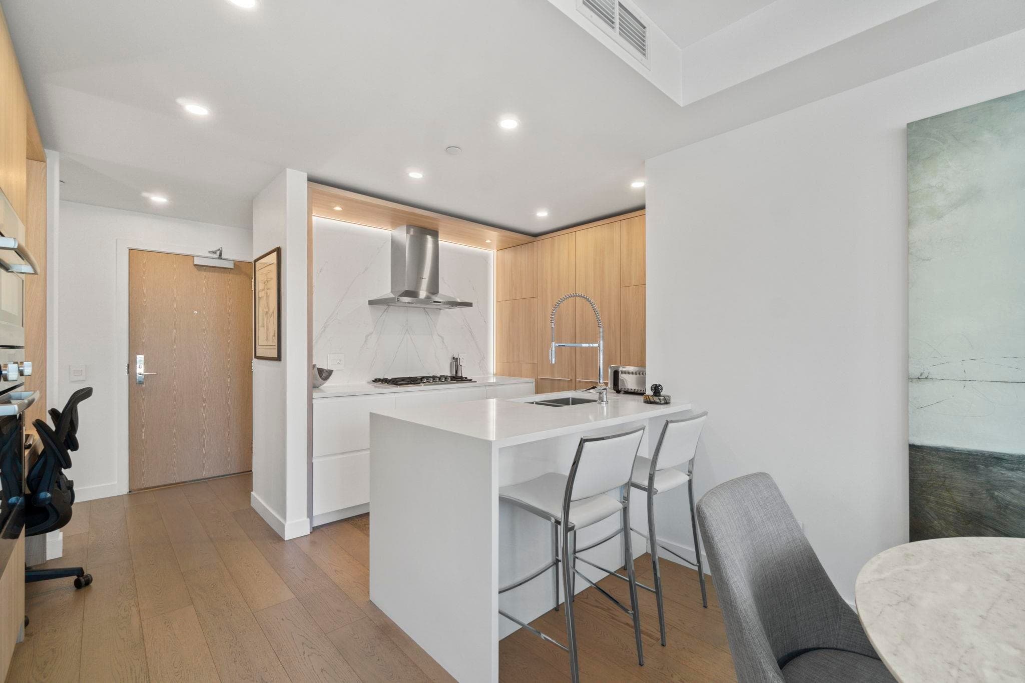 501 - 1441 Johnston Road, White Rock, V4B 3Z4 — photo 3