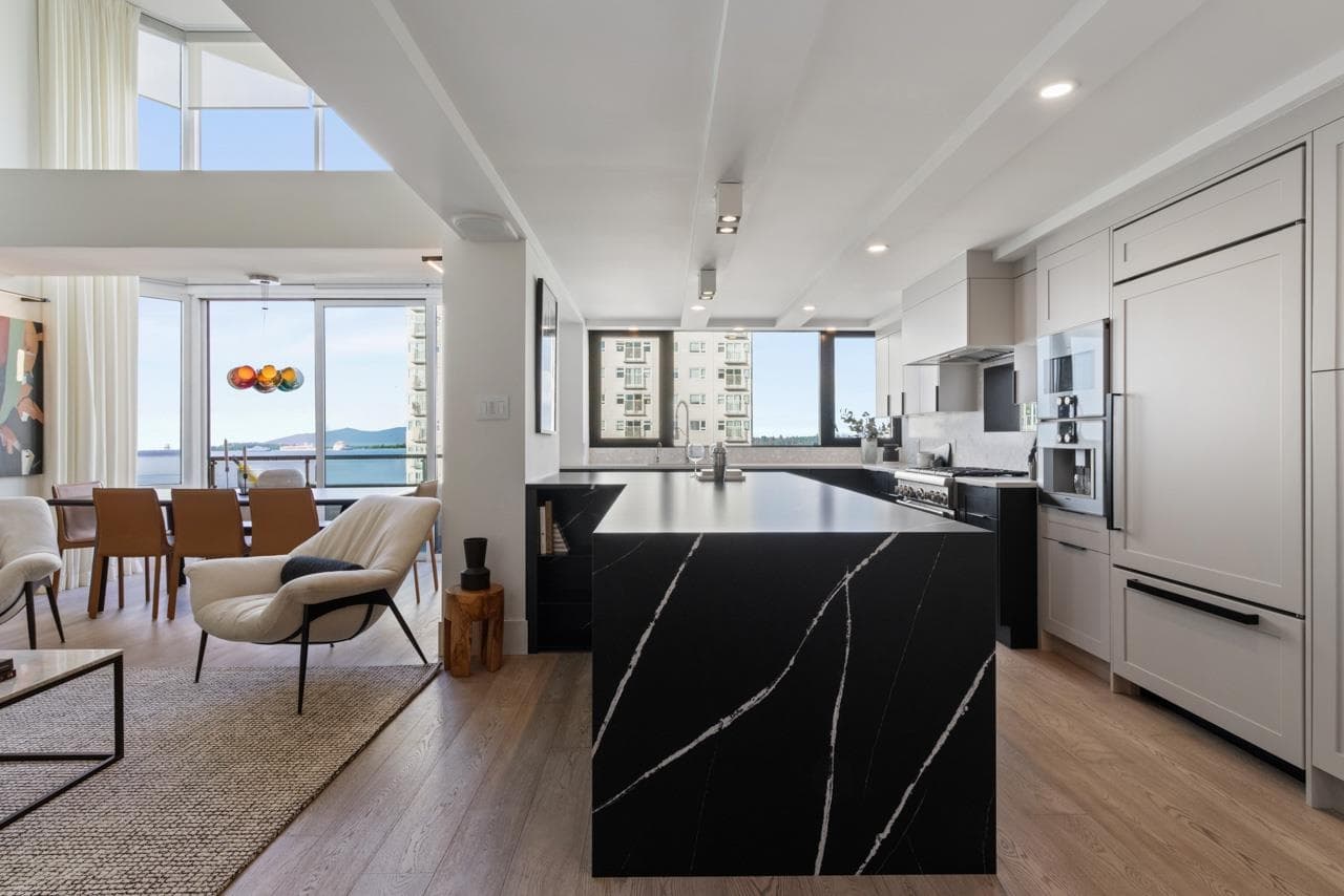1601 - 1236 Bidwell Street, Vancouver, V6G 2K9 — photo 2
