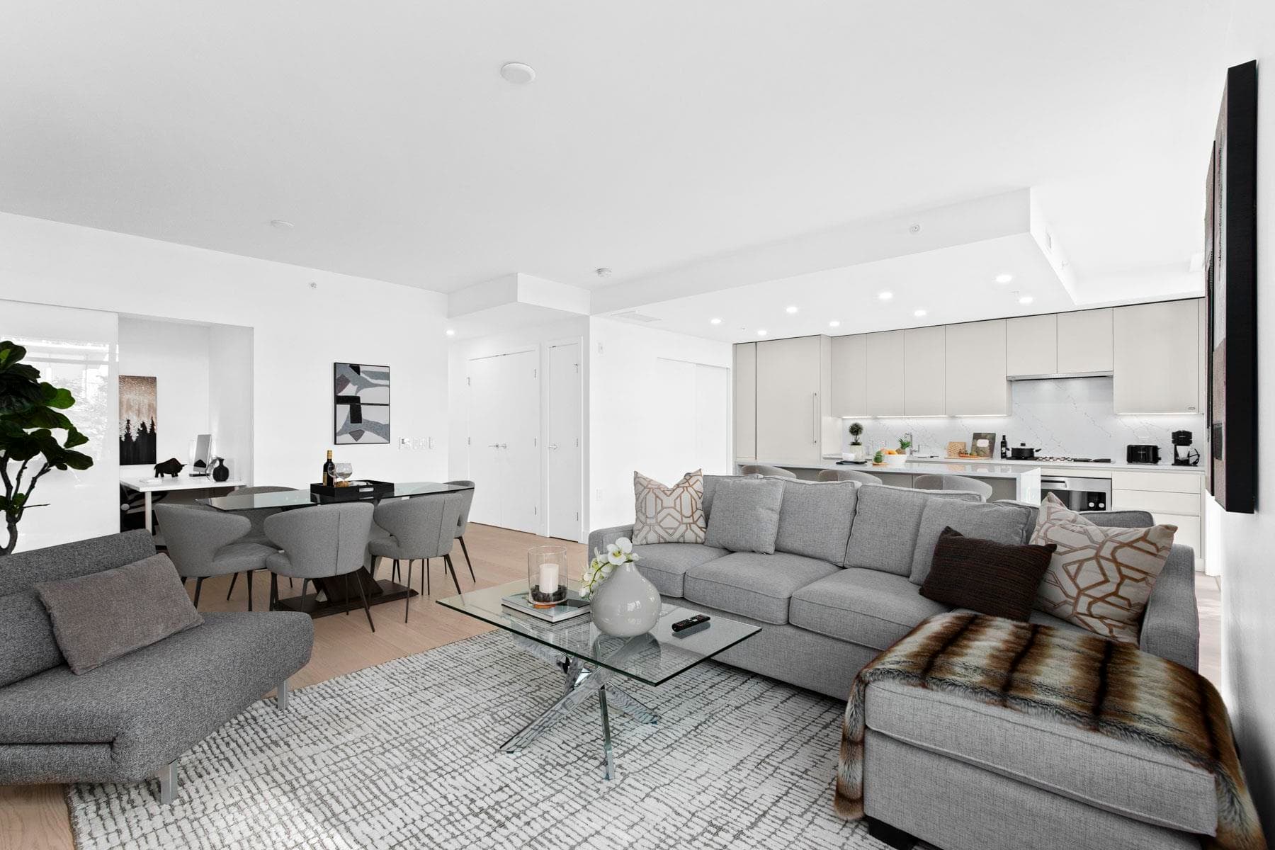 301 - 1331 Marine Drive, West Vancouver, V7T 1B6 — photo 2