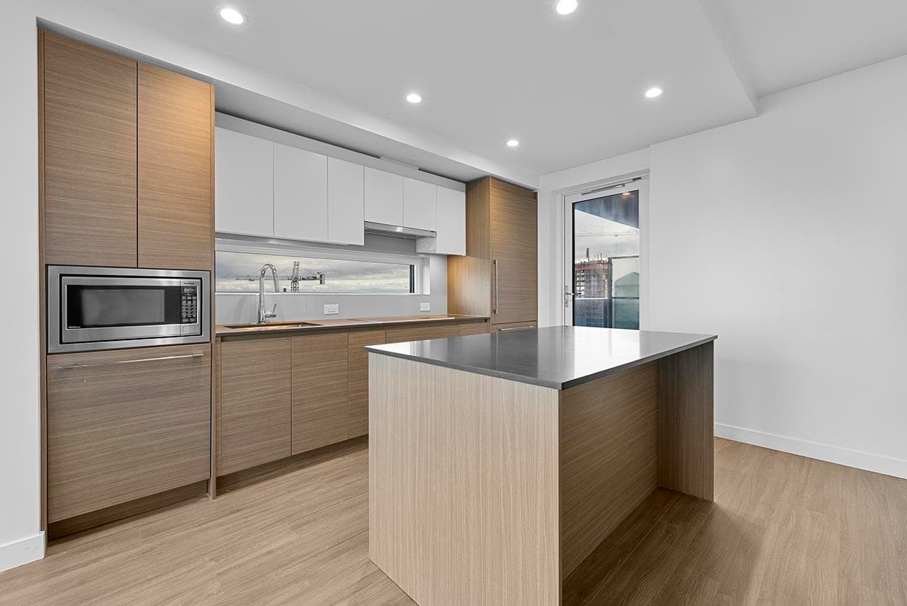 1809 - 13615 Fraser Highway, Surrey, V3T 0P7 — photo 4