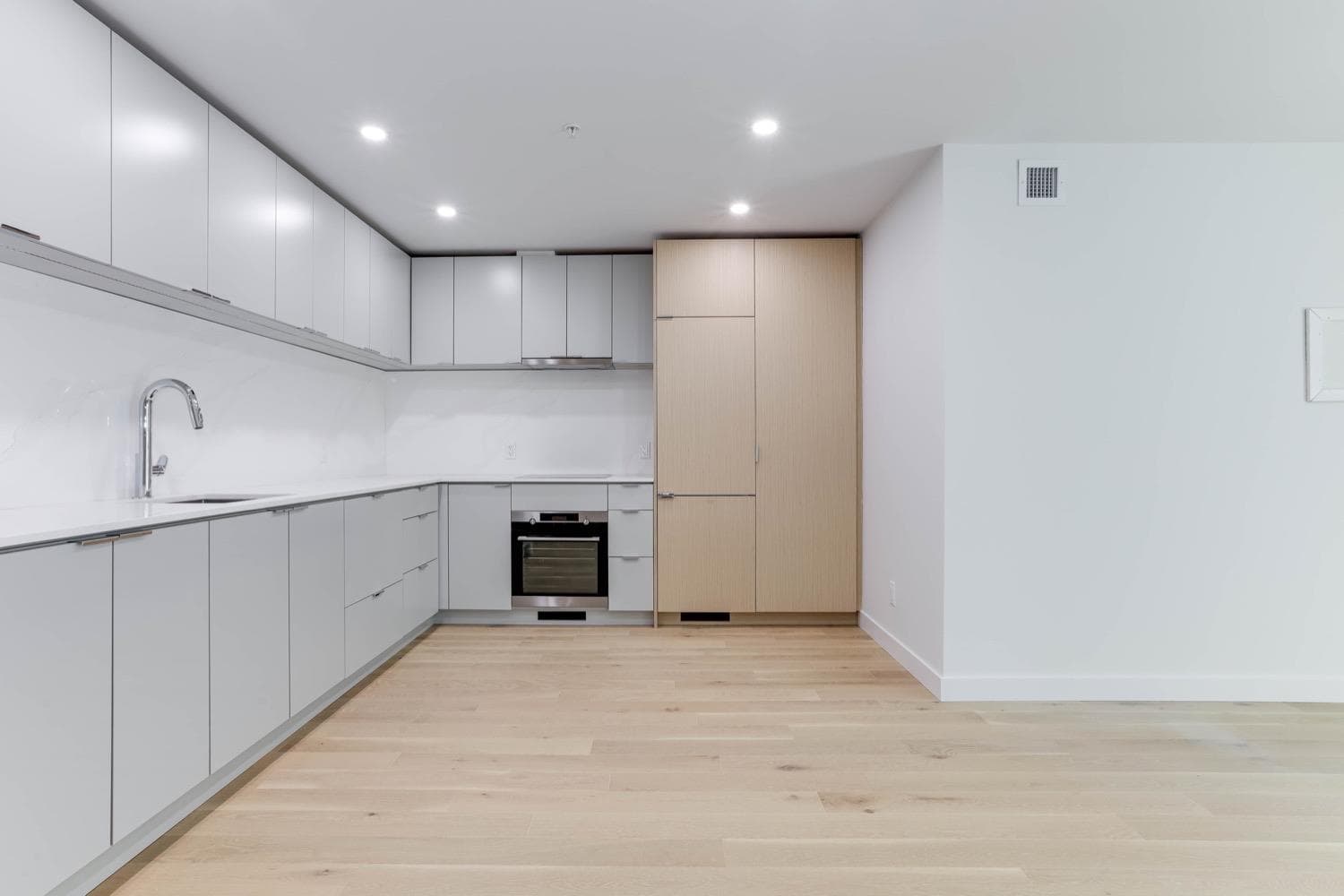 505 - 239 Keefer Street, Vancouver, V6A 1X6 — photo 2