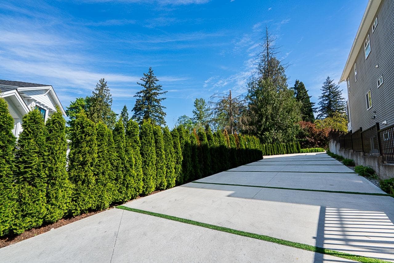 12640 105a Avenue, Surrey, V3V 5K3 — photo 4