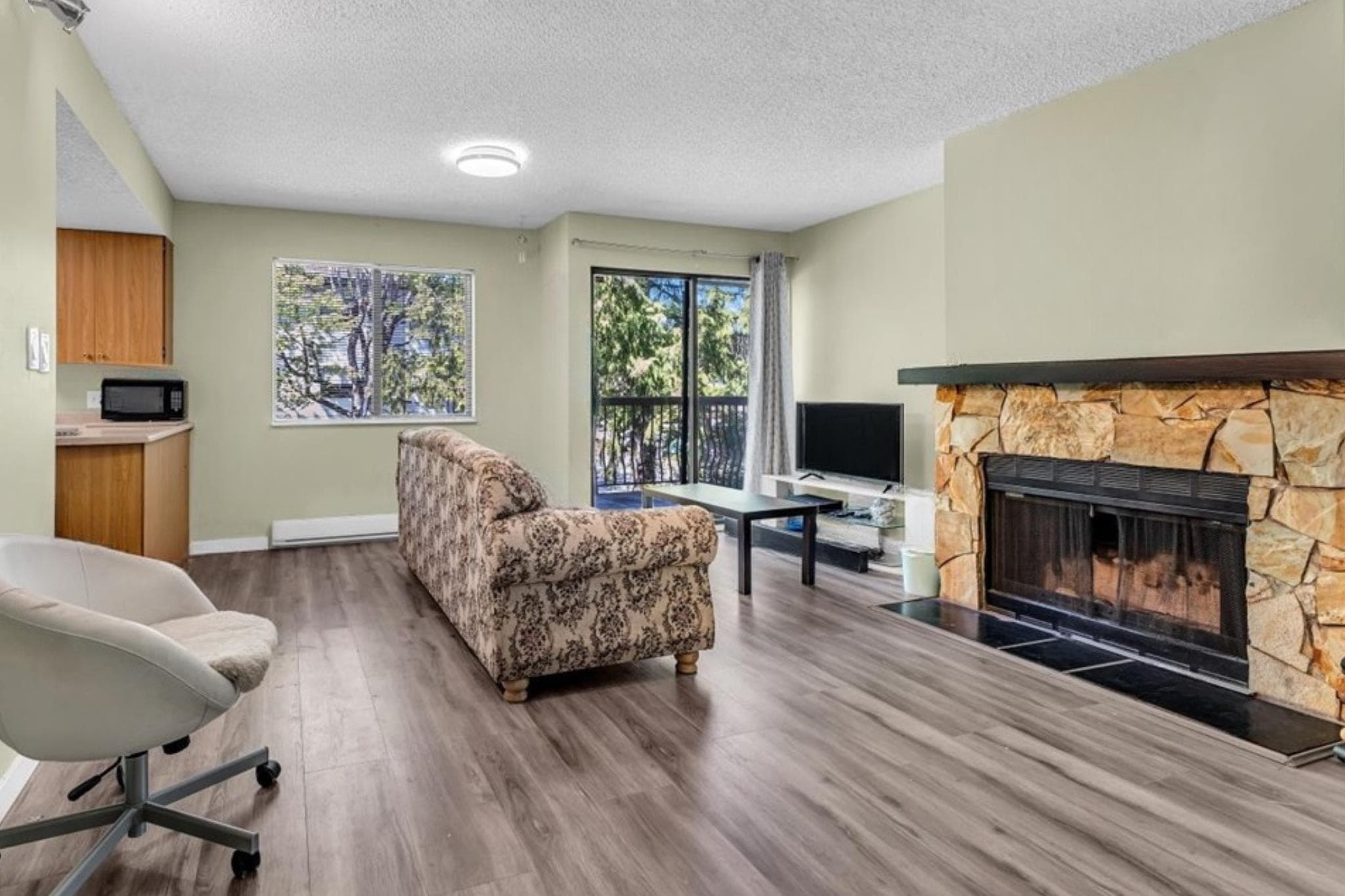 201 - 13316 71b Avenue, Surrey, V3W 7Z4 — photo 2