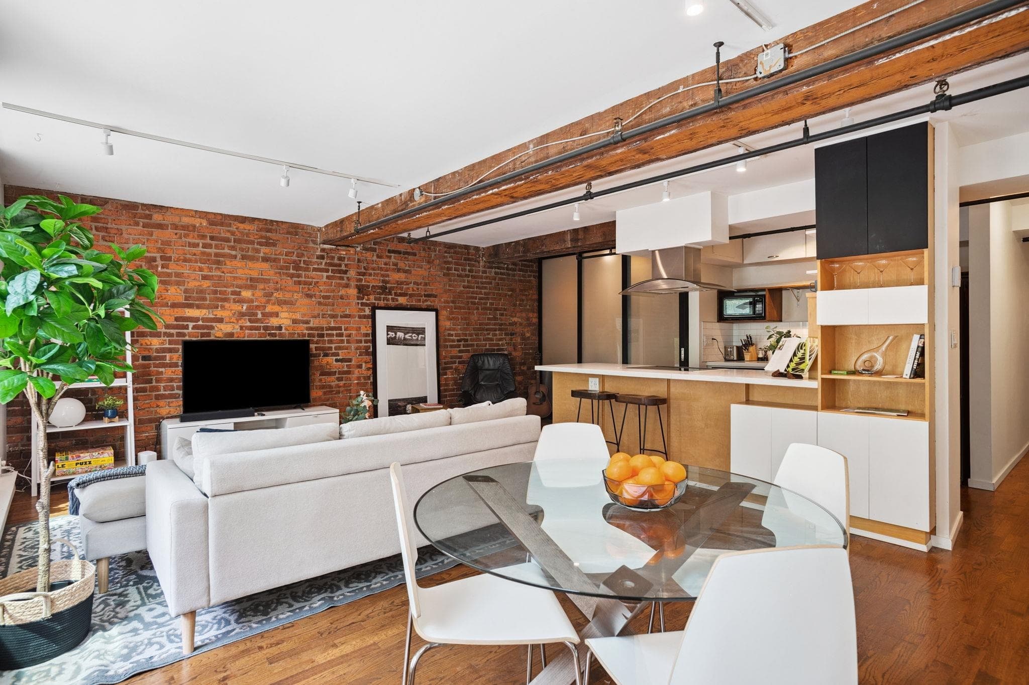 203 - 150 Alexander Street, Vancouver, V6A 1B5 — photo 2