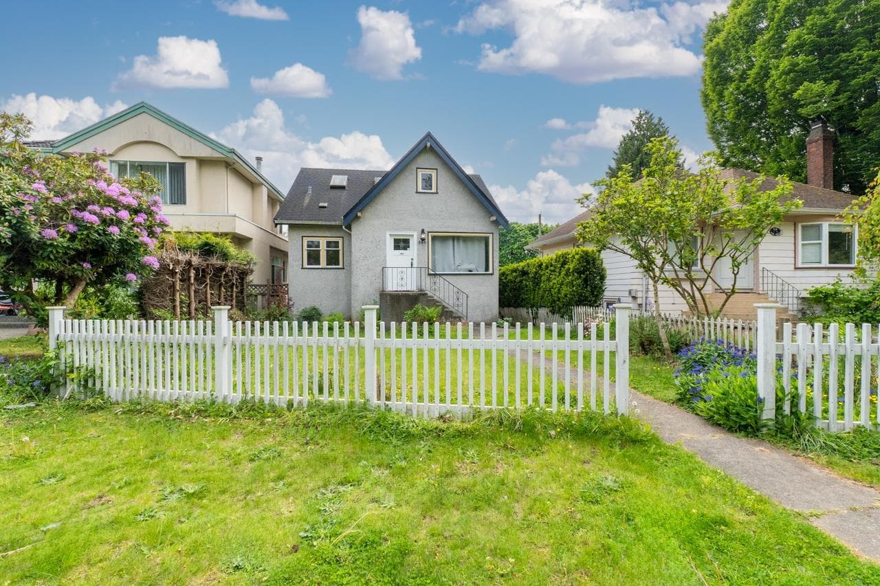 922 Park Drive, Vancouver, V6P 2J4 — photo 2