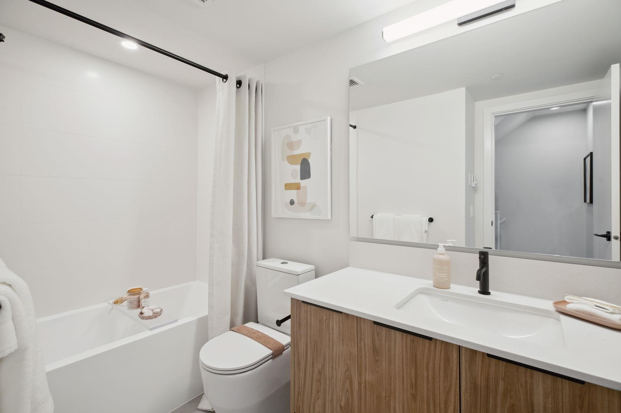 201 - 715 Ducklow Street, Coquitlam, V3J 0P7 — photo 2