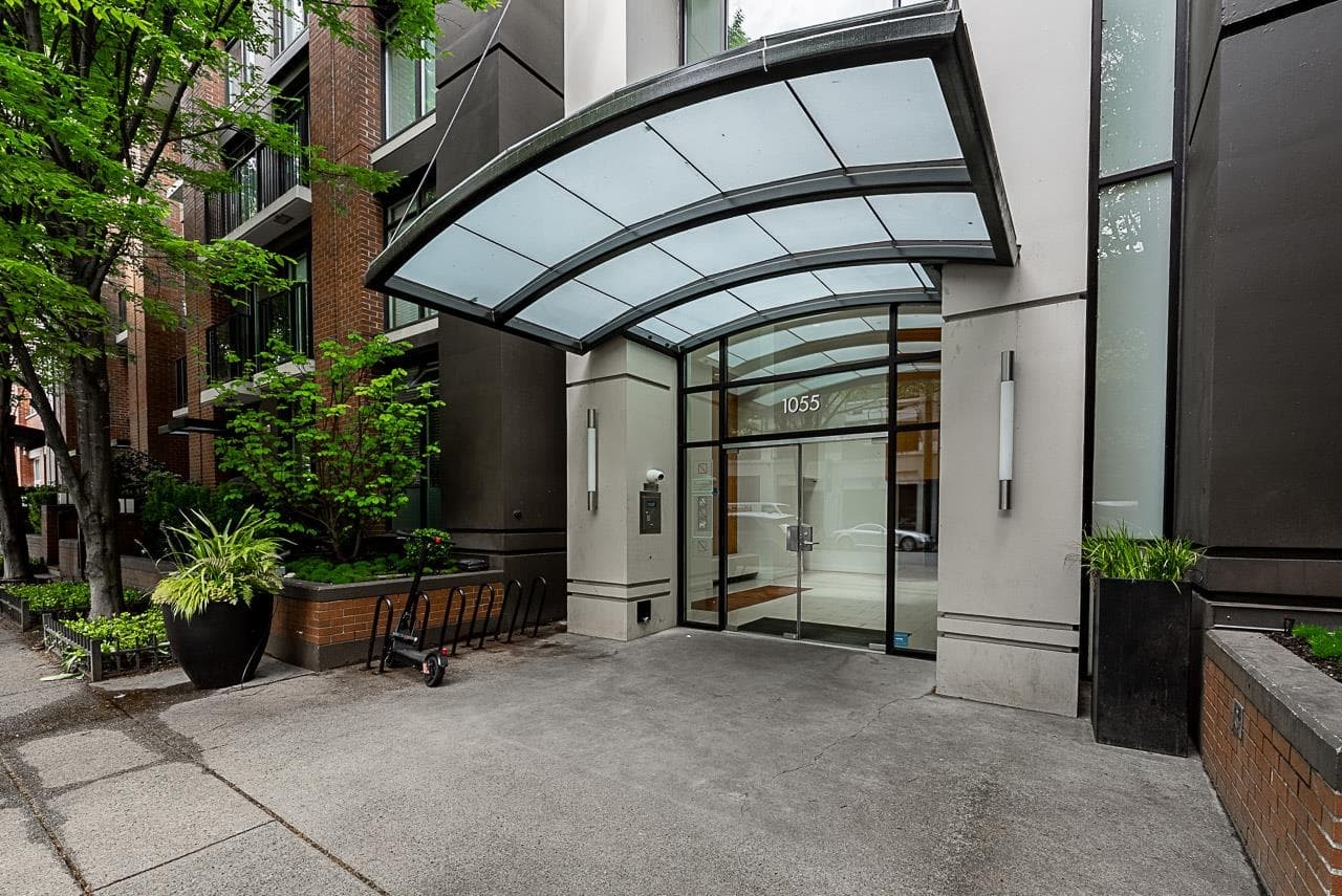 302 - 1055 Homer Street, Vancouver, V6B 1G3 — photo 3