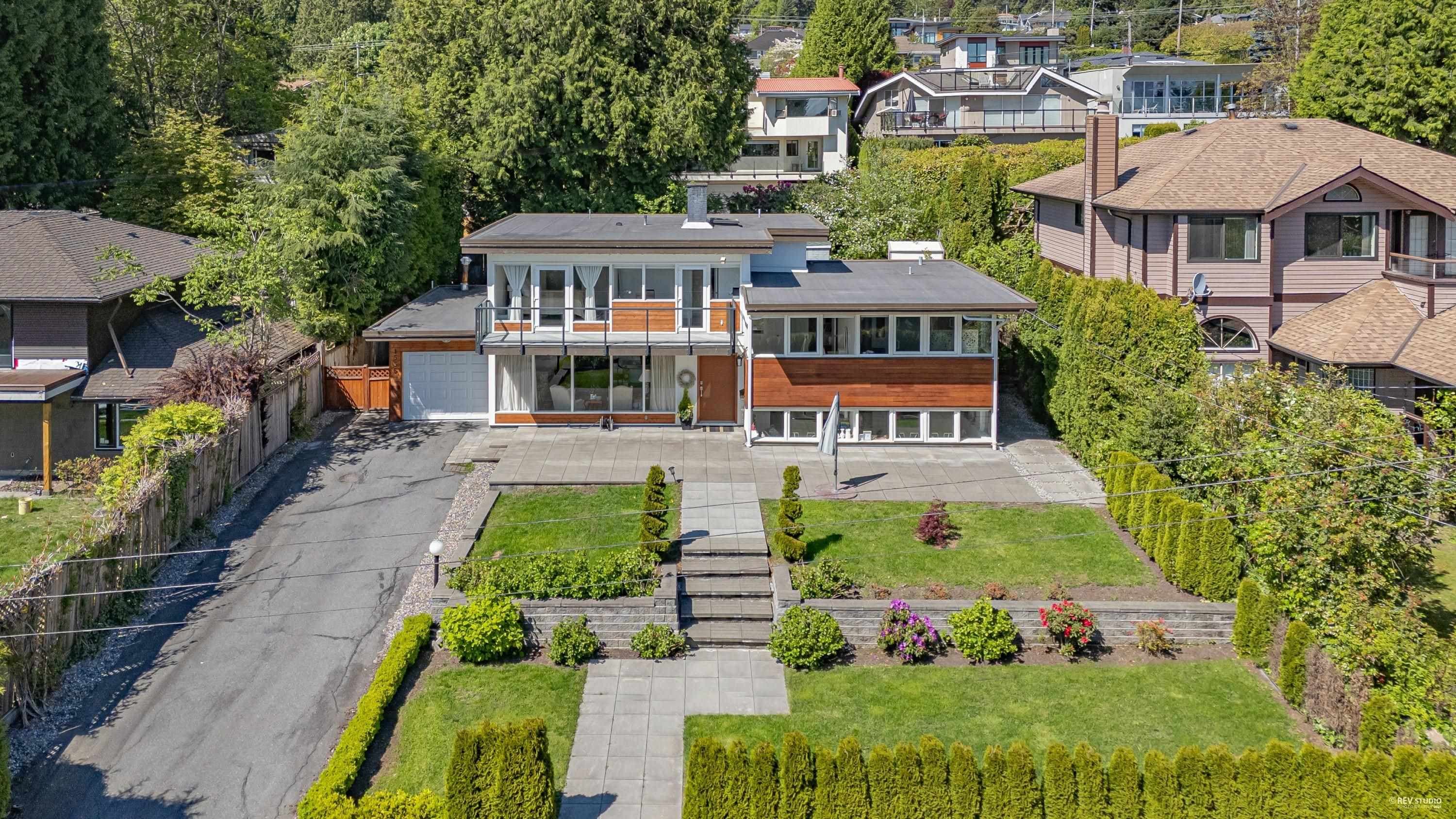 1555 Lawson Avenue, West Vancouver, V7V 2C8 — photo 1