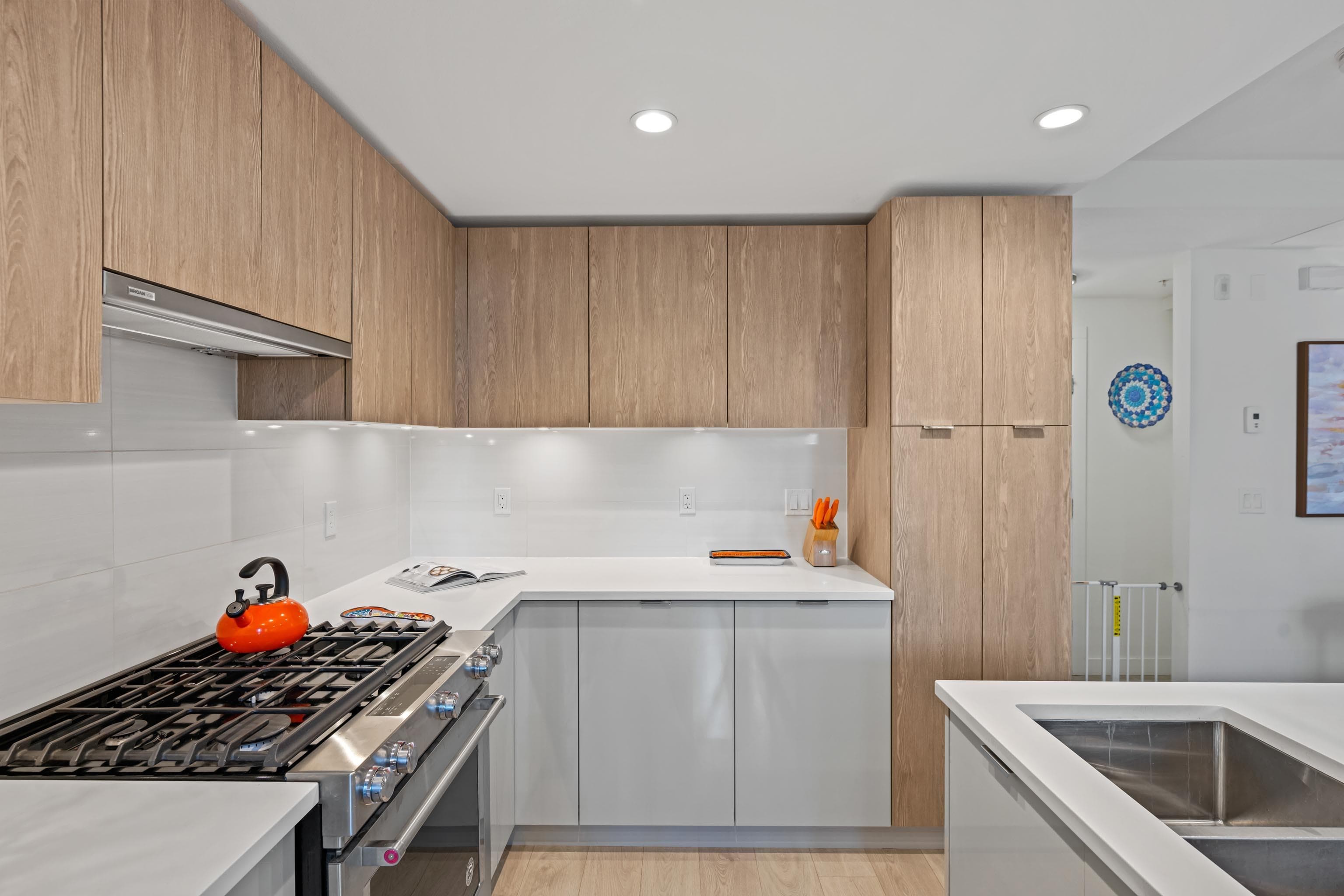 TH10 - 108 E 8th Street, North Vancouver, V7L 0H1 — photo 2