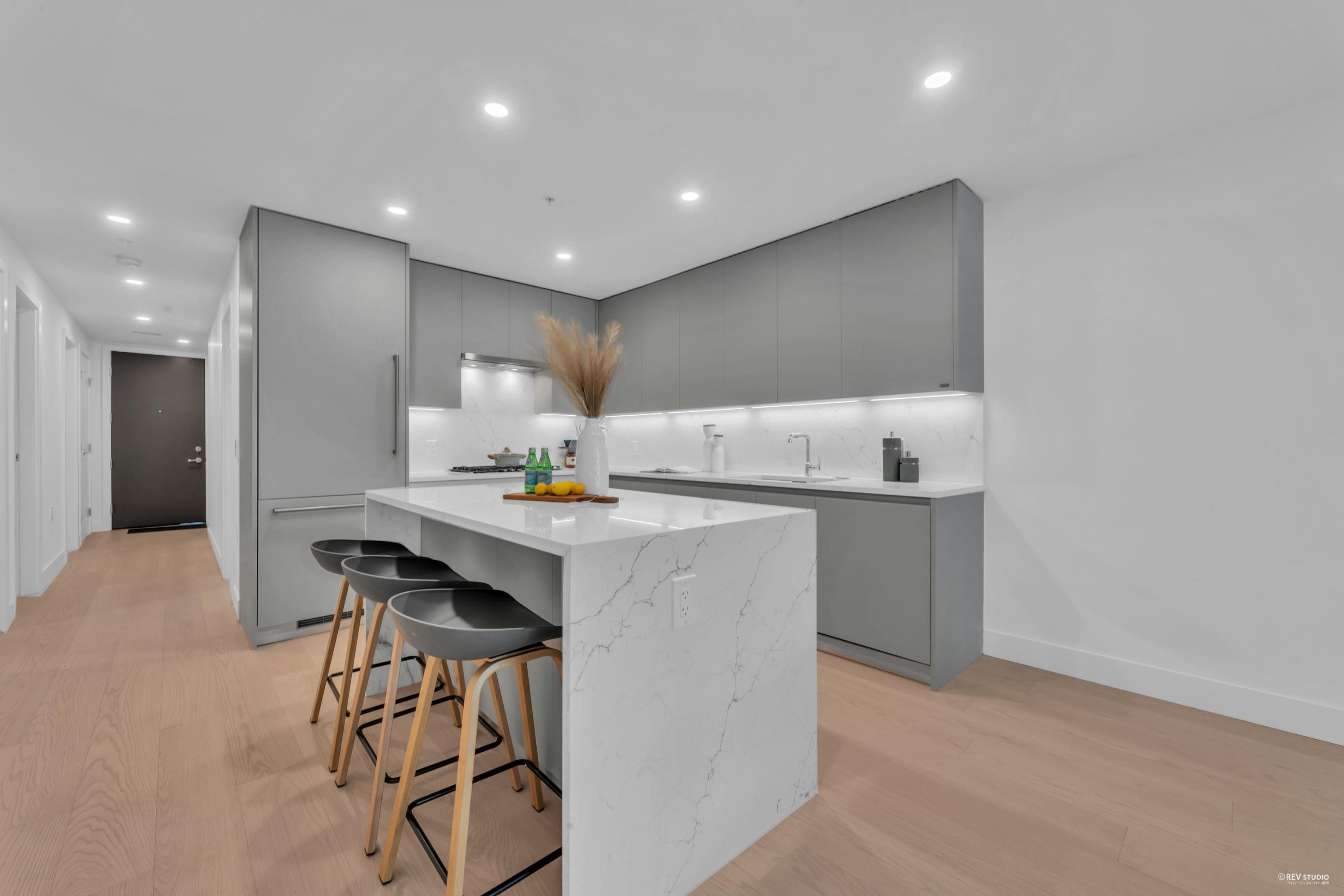 204 - 1331 Marine Drive, West Vancouver, V7T 1B6 — photo 2