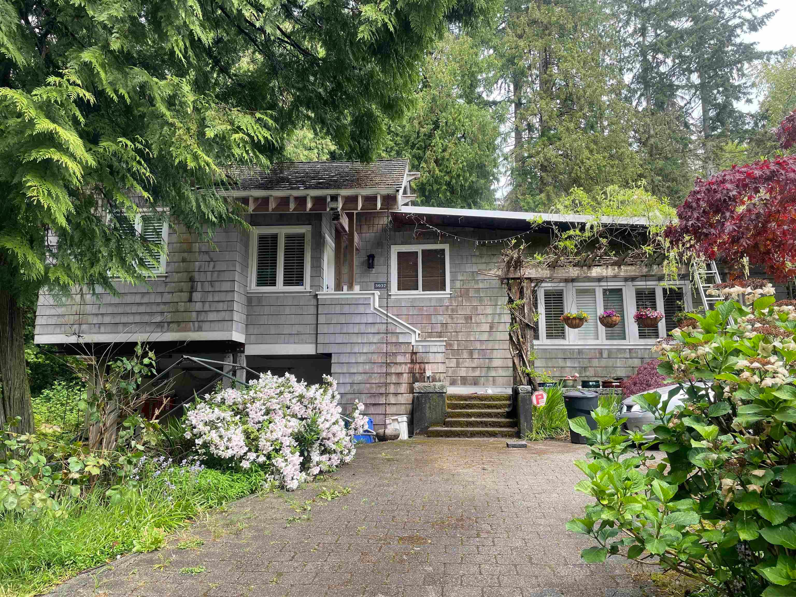 3937 Westridge Avenue, West Vancouver, V7V 3H6 — photo 1
