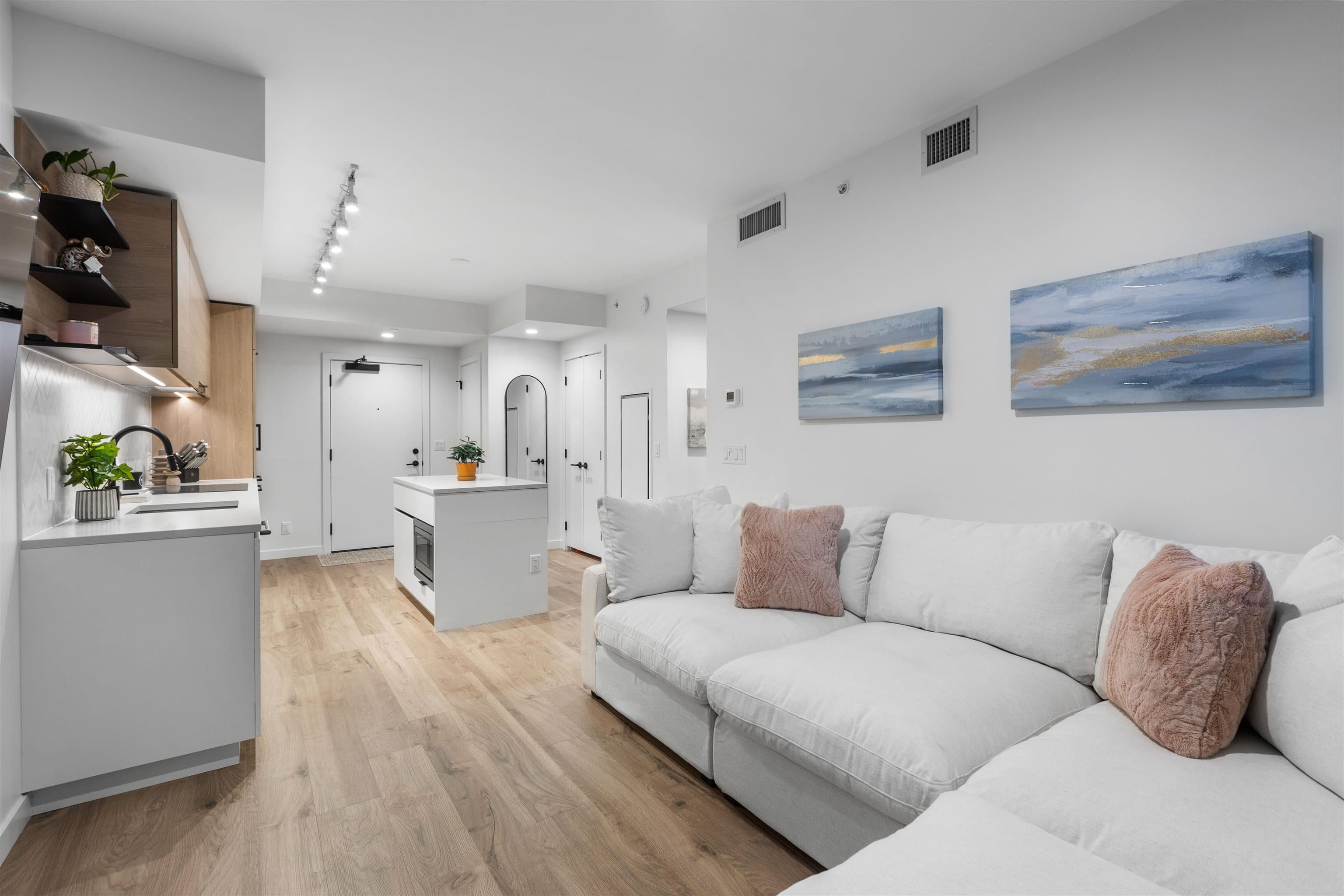 1211 - 13428 105 Avenue, Surrey, V3T 0S6 — photo 4