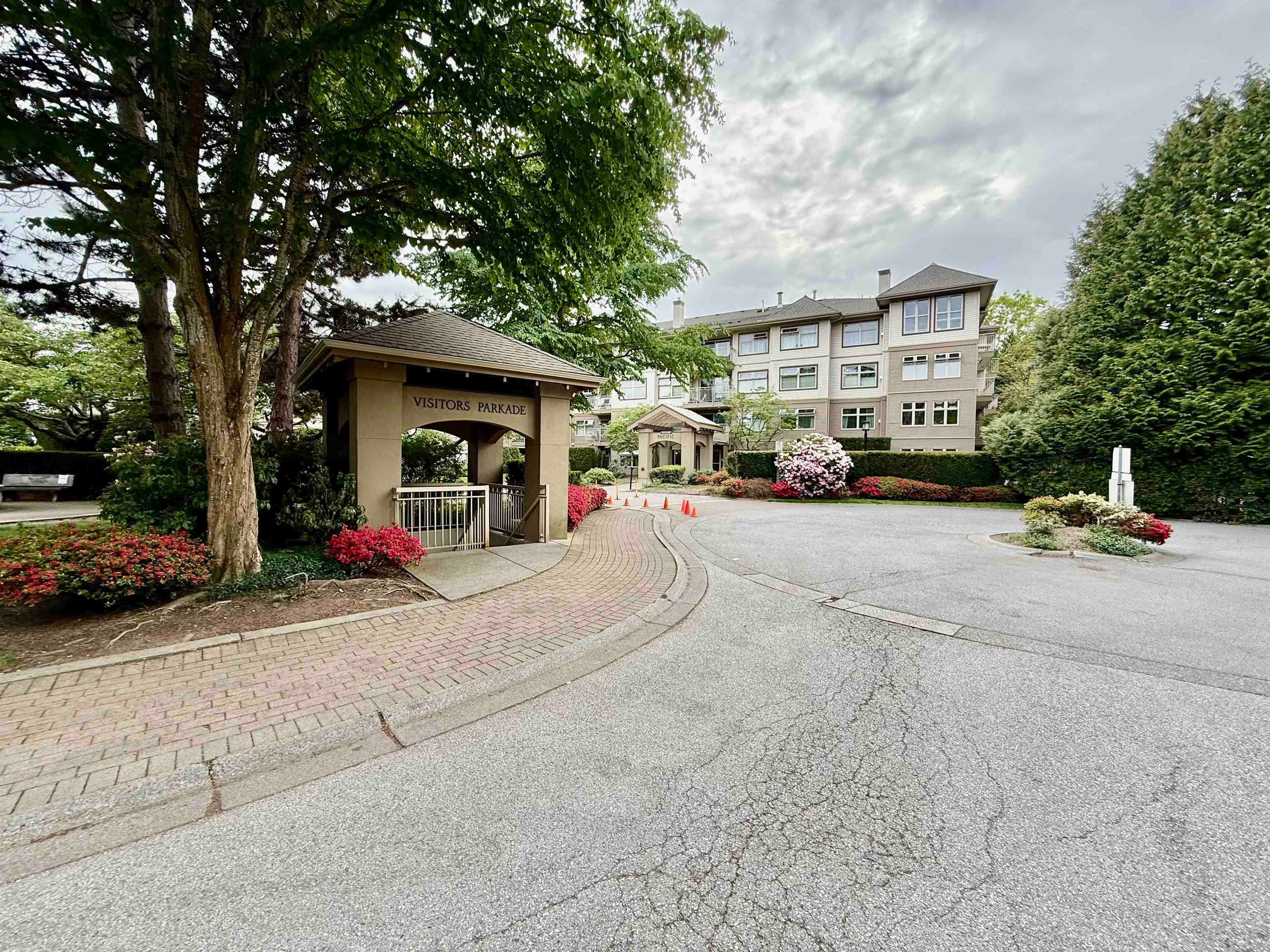 311 - 15220 Guildford Drive, Surrey, V3R 0Y6 — photo 1