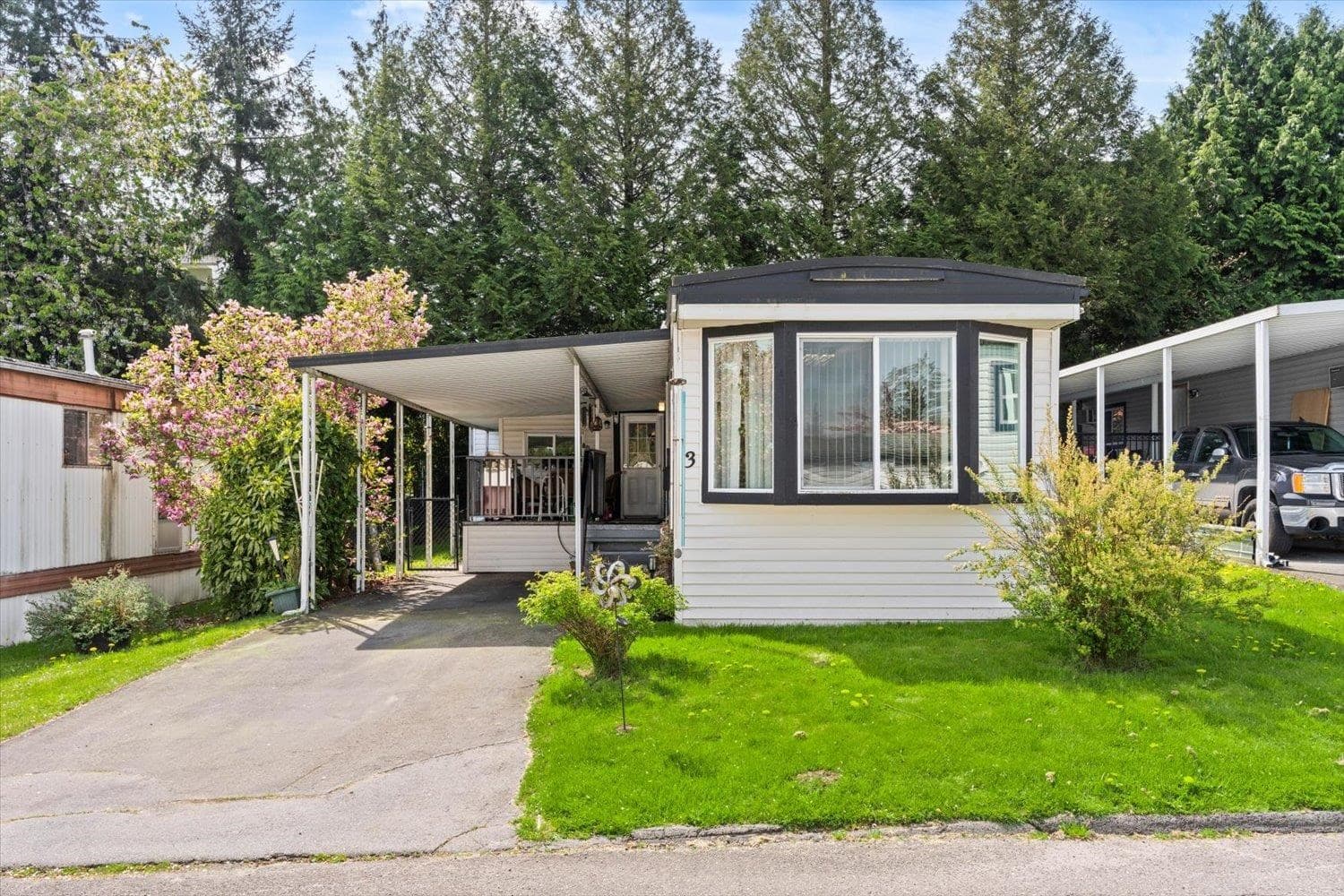 3 - 8220 King George Boulevard, Surrey, V3W 6E1 — photo 2