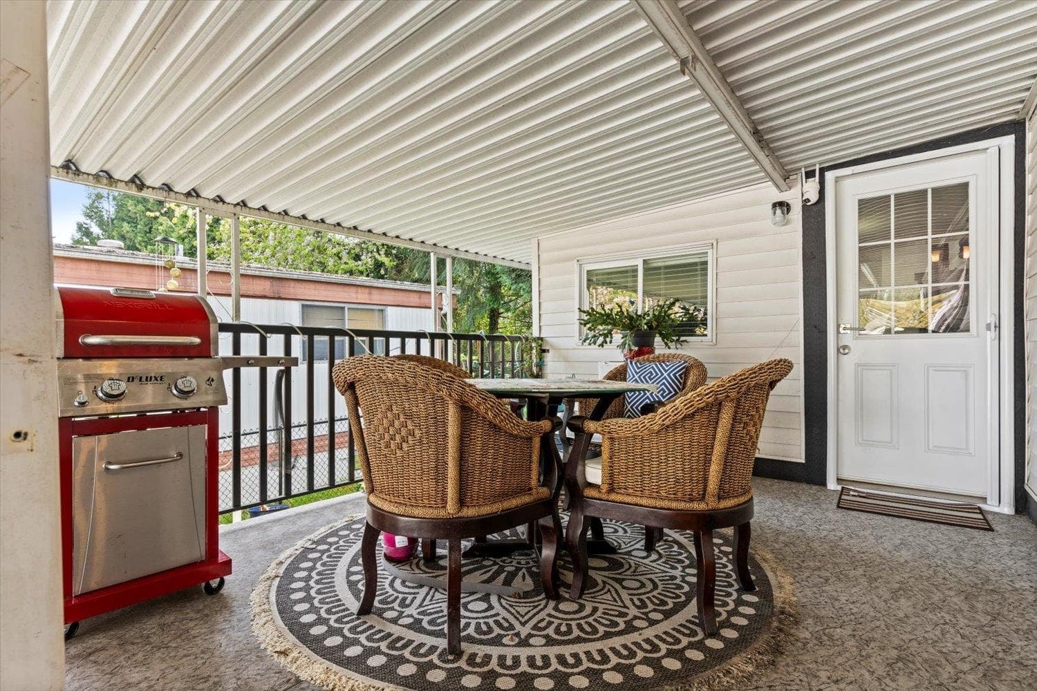3 - 8220 King George Boulevard, Surrey, V3W 6E1 — photo 5