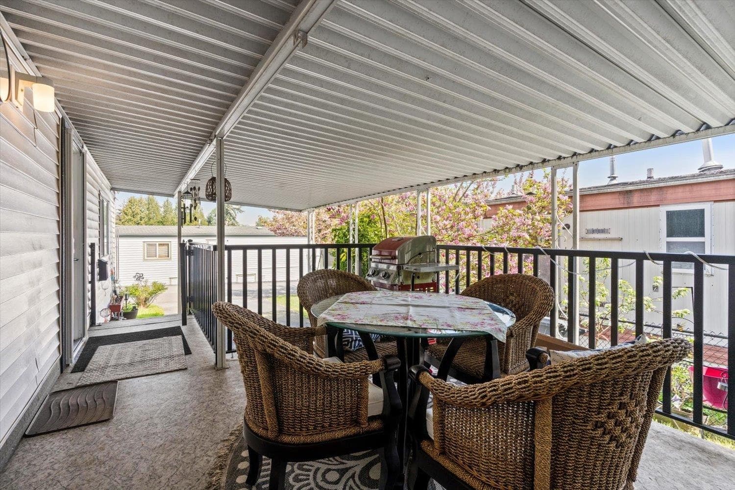3 - 8220 King George Boulevard, Surrey, V3W 6E1 — photo 4