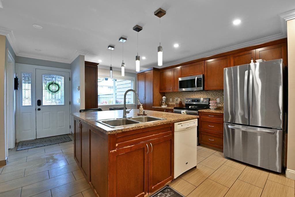 122 - 9467 Prince Charles Boulevard, Surrey, V3V 7G1 — photo 3