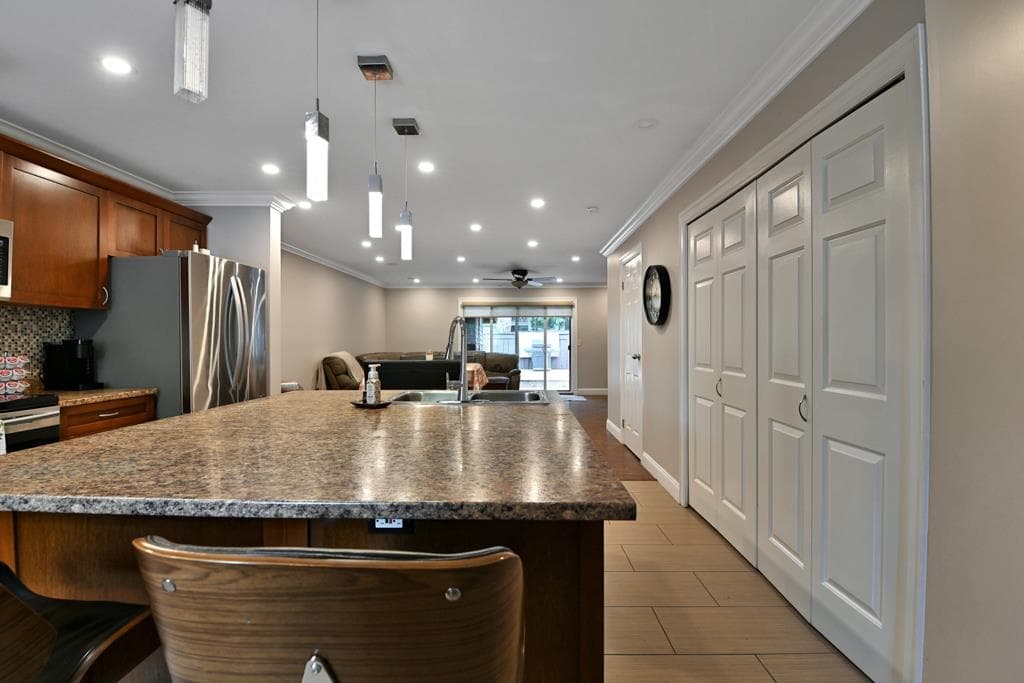 122 - 9467 Prince Charles Boulevard, Surrey, V3V 7G1 — photo 5
