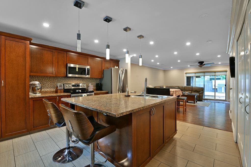 122 - 9467 Prince Charles Boulevard, Surrey, V3V 7G1 — photo 4
