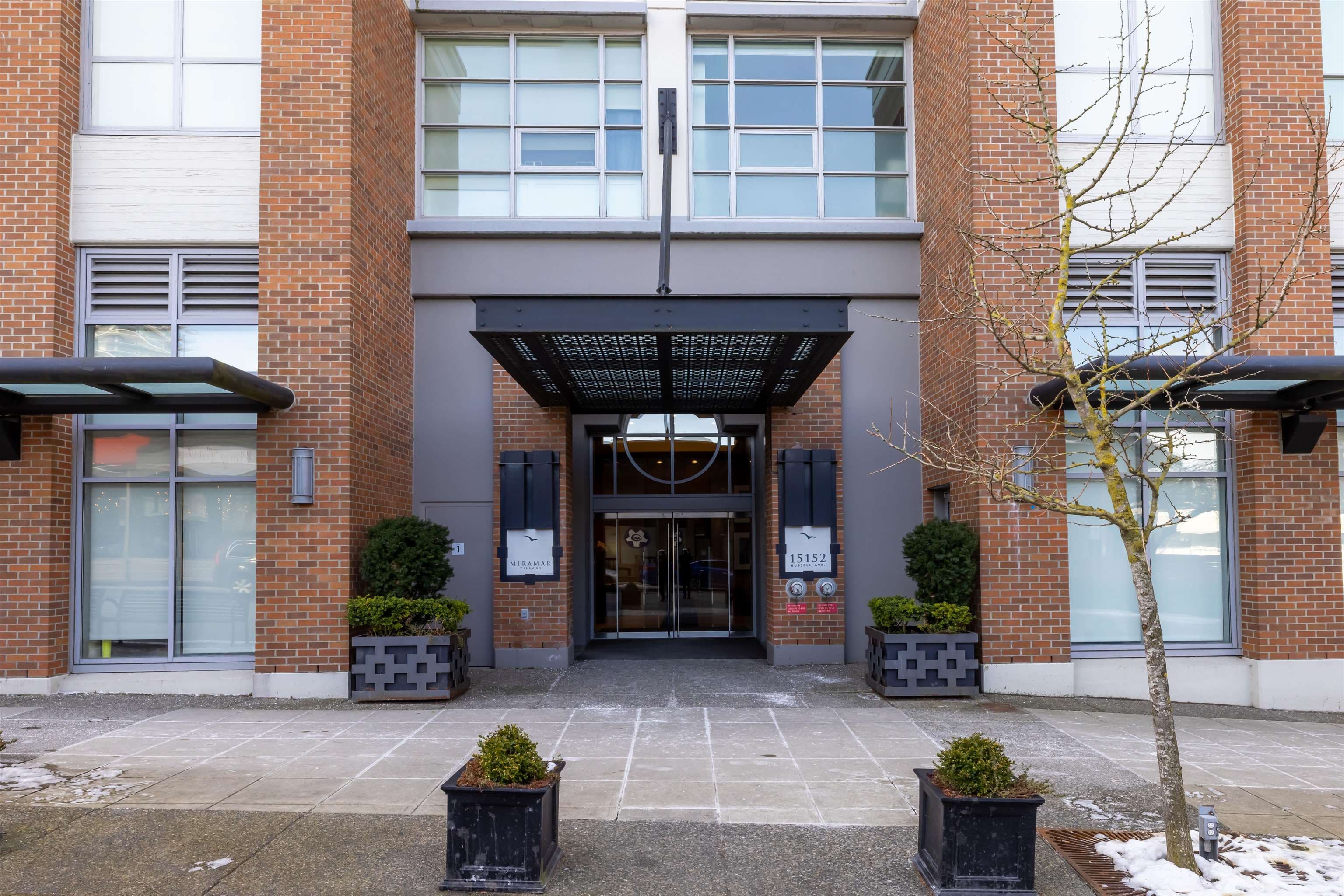 204 - 15152 Russell Avenue, White Rock, V4B 0A3 — photo 1