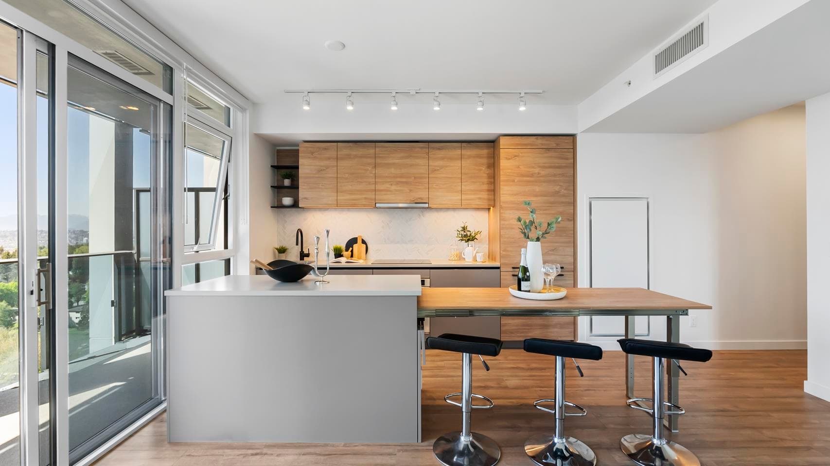 1710 - 10448 University Drive, Surrey, V3T 0S7 — photo 5