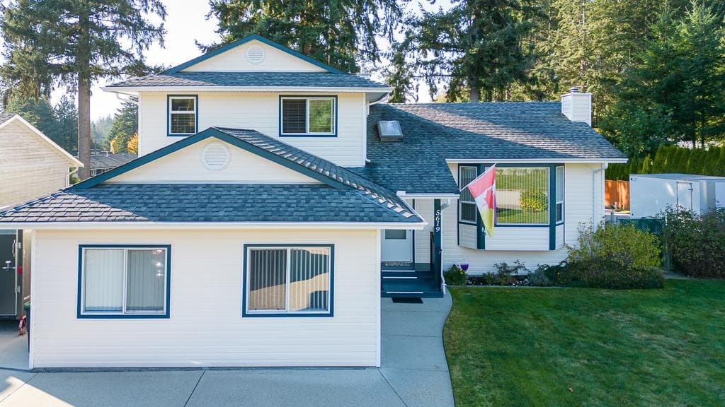 5619 Curtis Place, Sechelt
