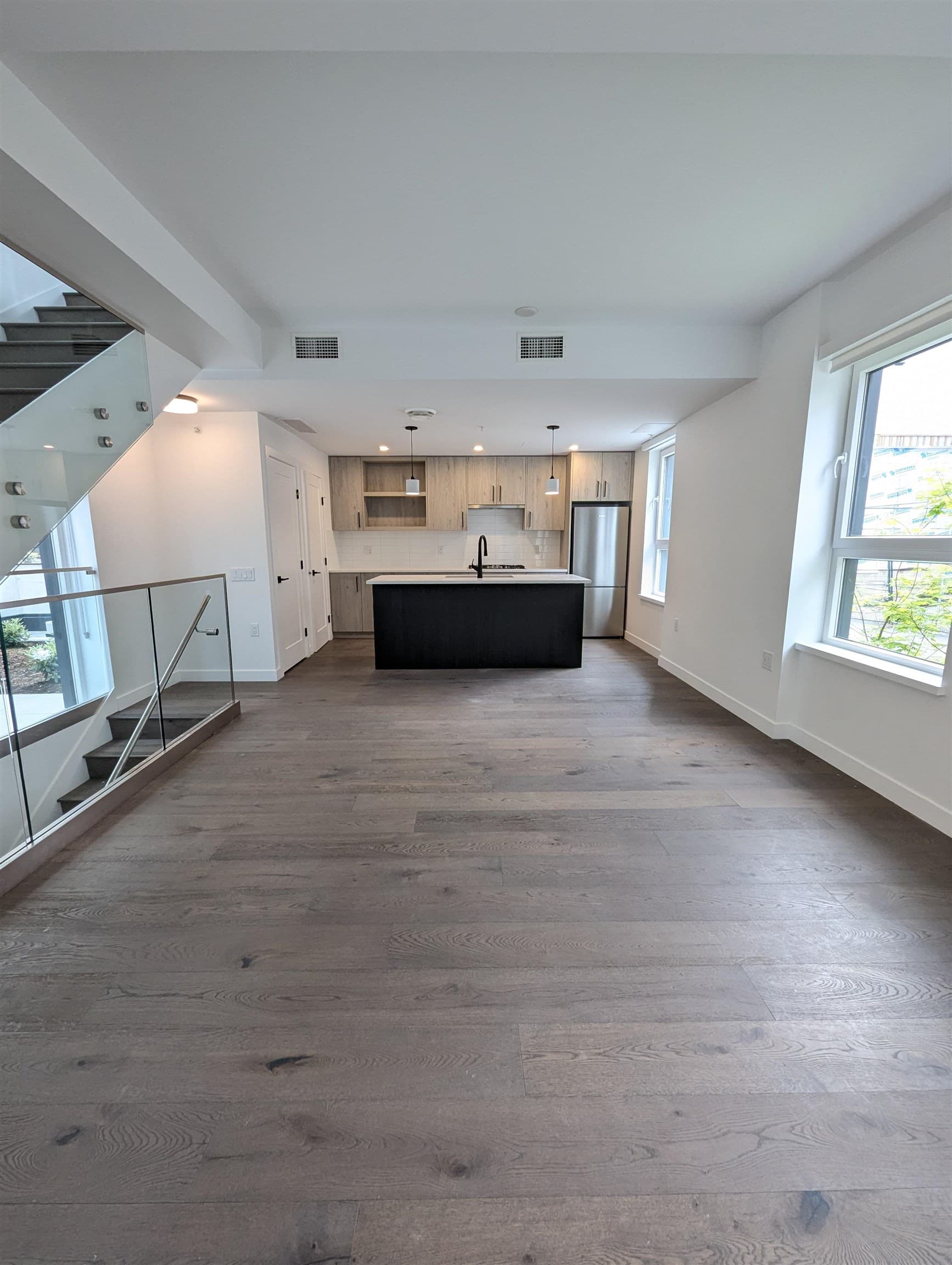 6835 Cambie Street, Vancouver, V6P 0M4 — photo 3