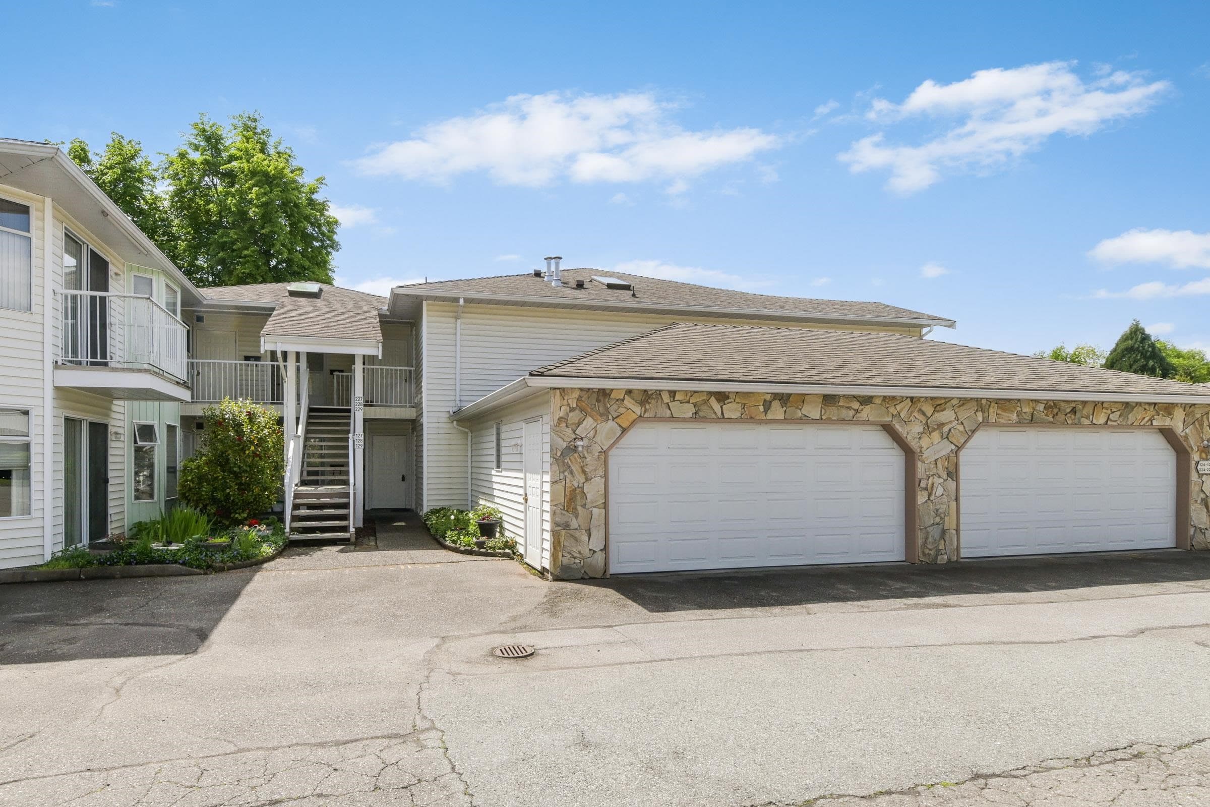 228 - 7156 121 Street, Surrey, V3W 0J6 — photo 2