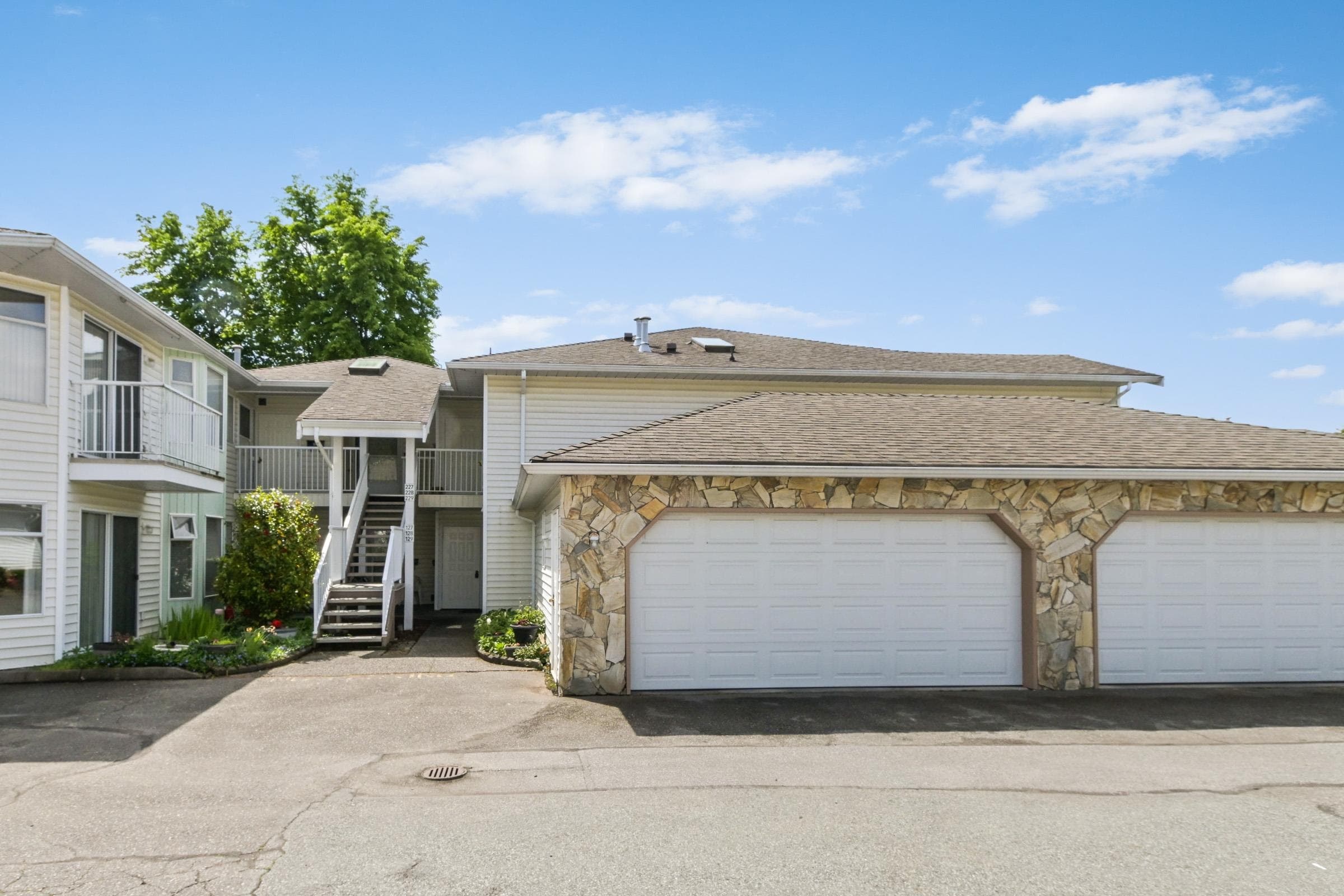 228 - 7156 121 Street, Surrey, V3W 0J6 — photo 1
