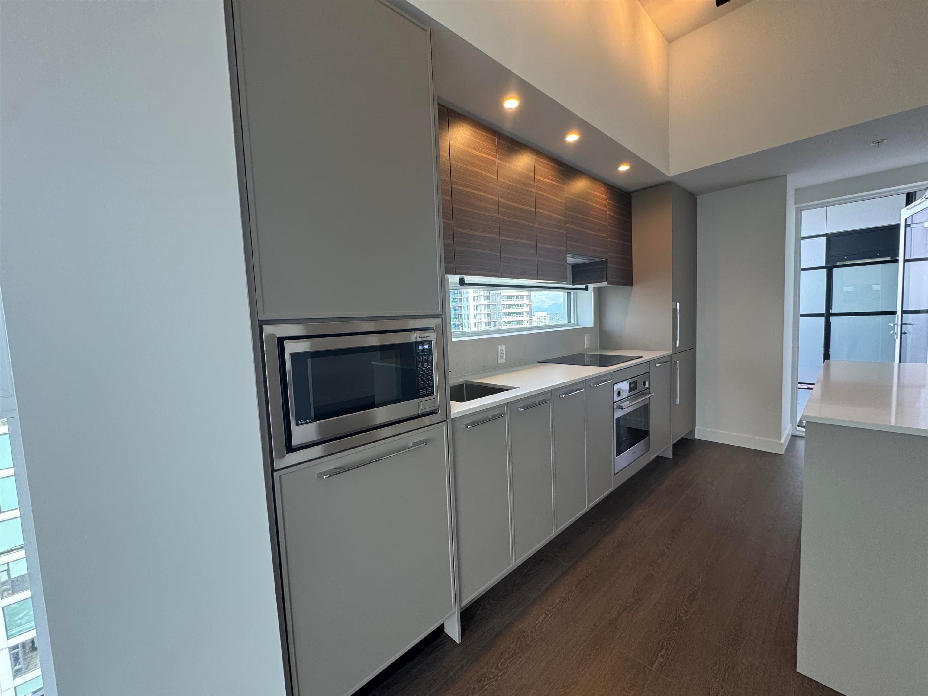3203 - 13725 George Junction, Surrey, V3T 0V7 — photo 5