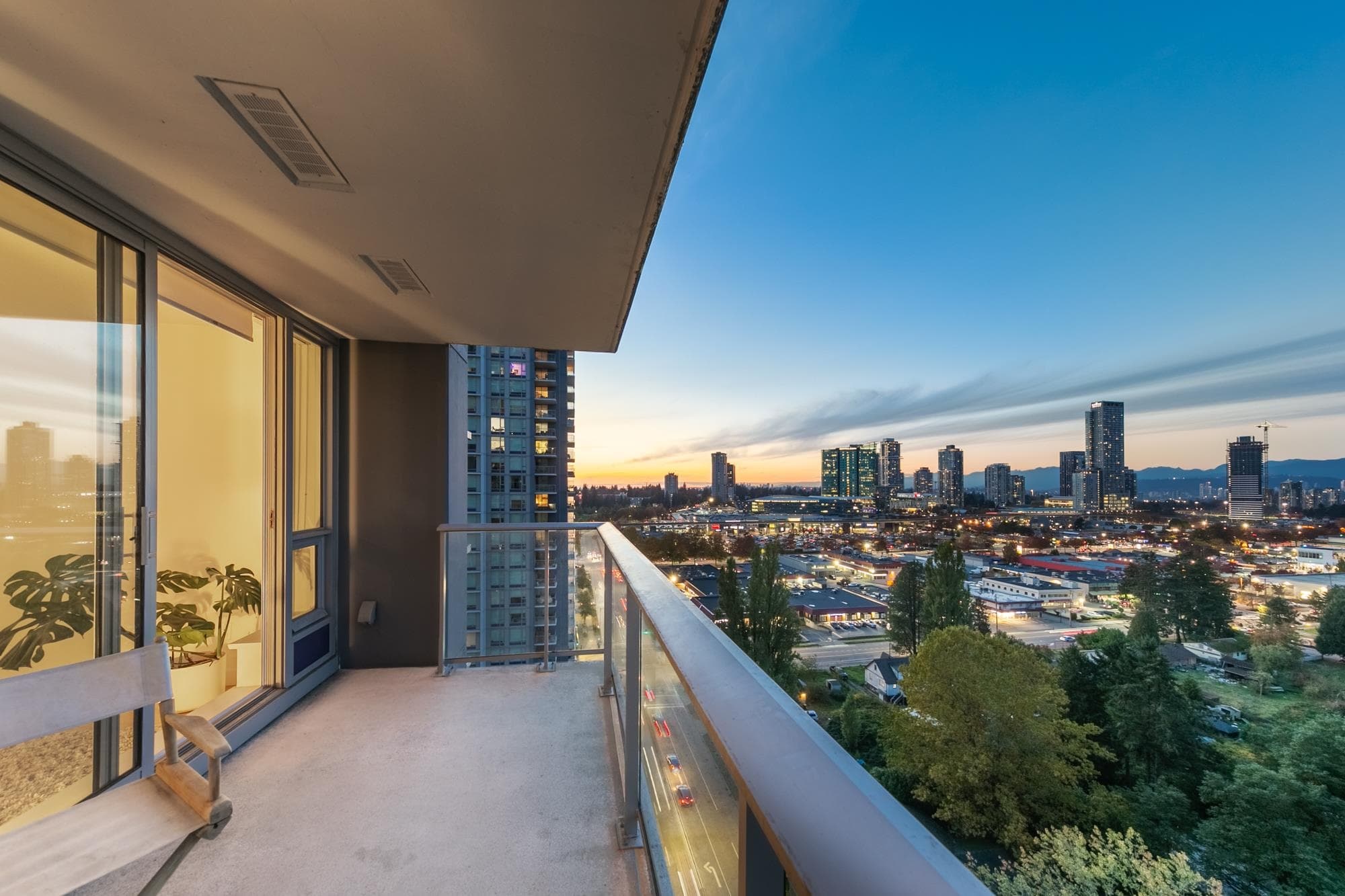 2210 - 13750 100 Avenue, Surrey, V3T 0L3 — photo 2