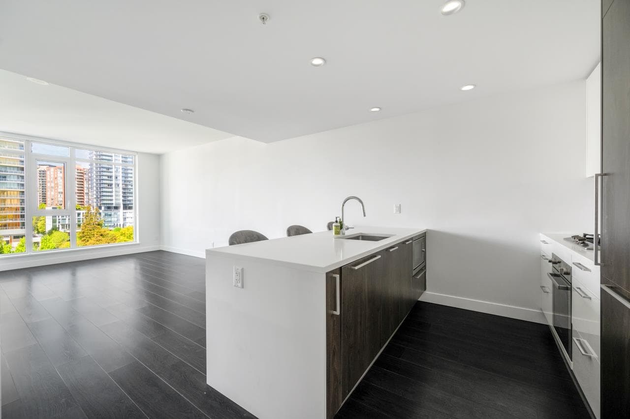 604 - 6398 Silver Avenue, Burnaby, V5H 0K7 — photo 3